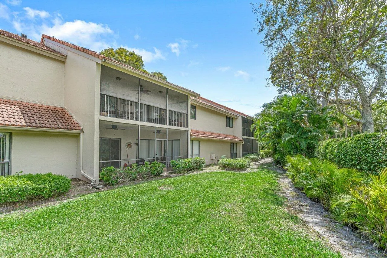 5540 Coach House Circle, #B