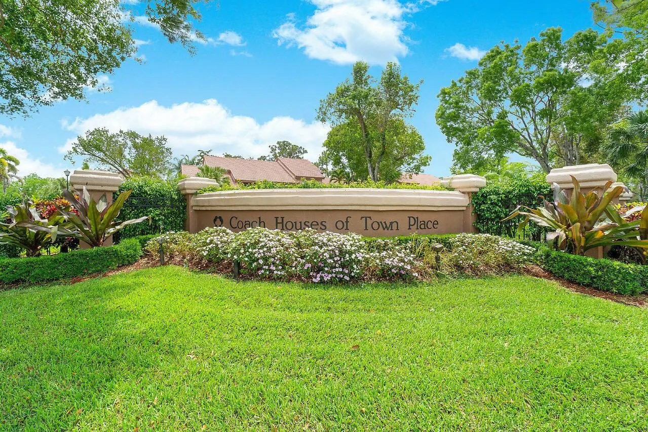 5540 Coach House Circle, #B