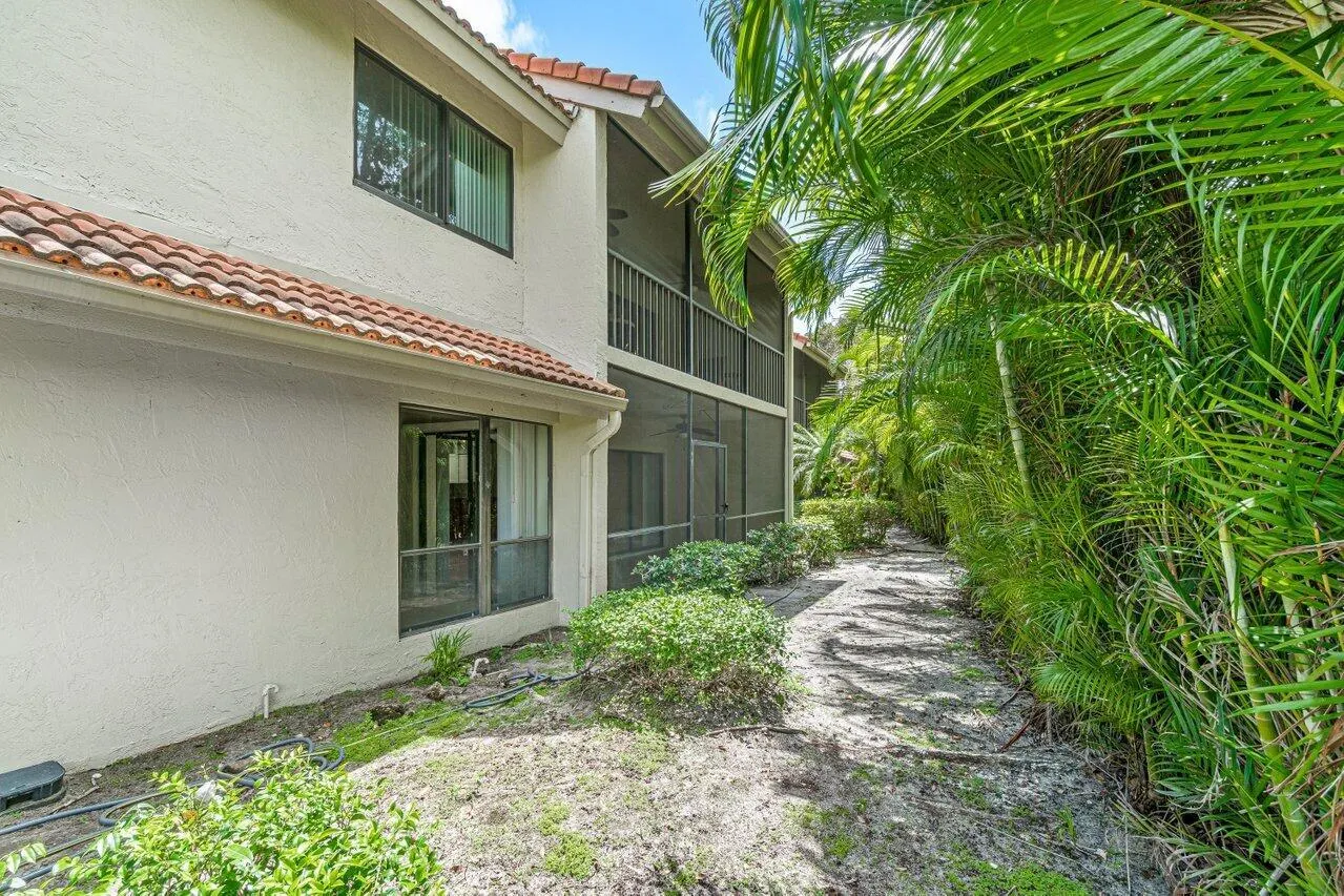 5540 Coach House Circle, #B