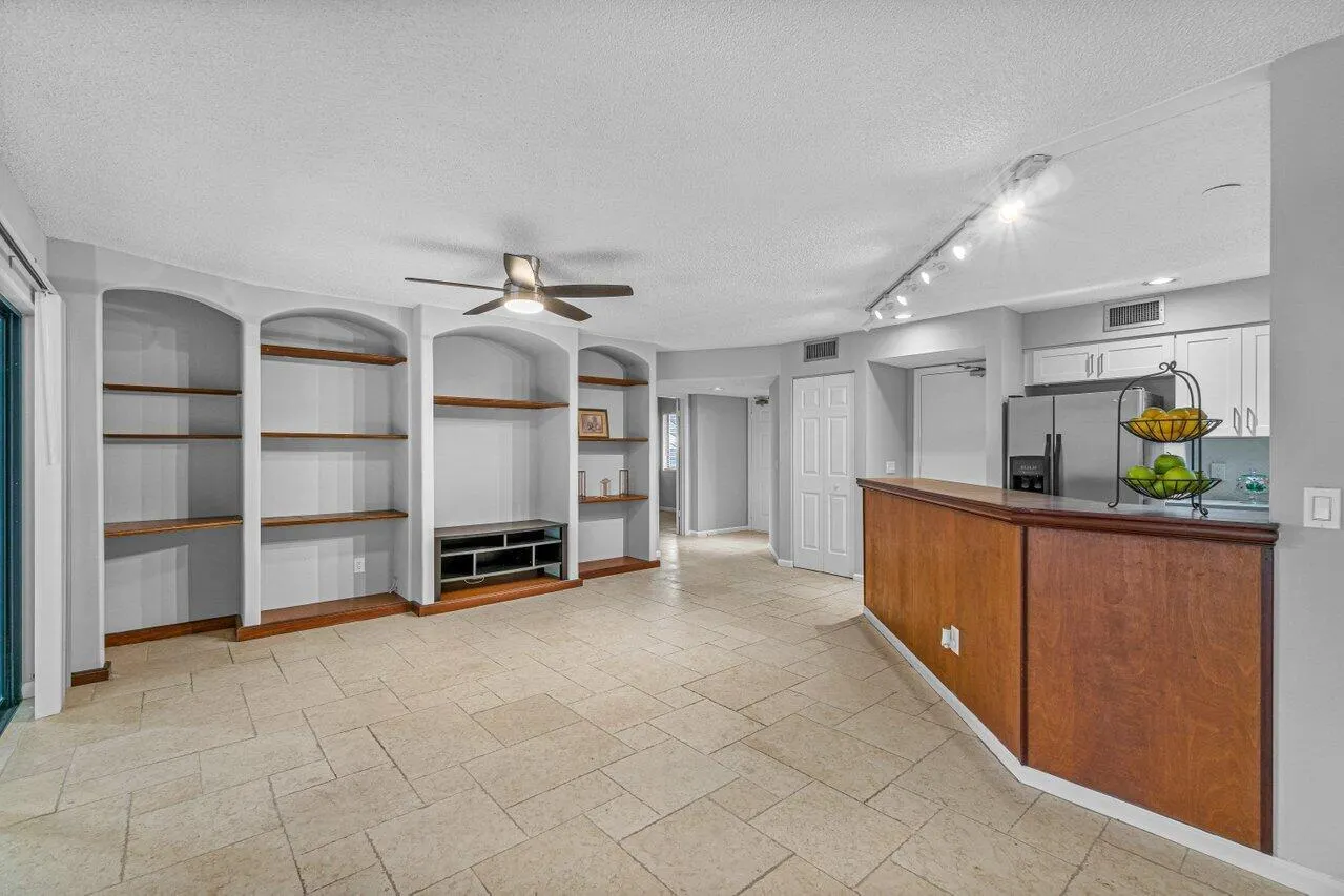 5540 Coach House Circle, #B