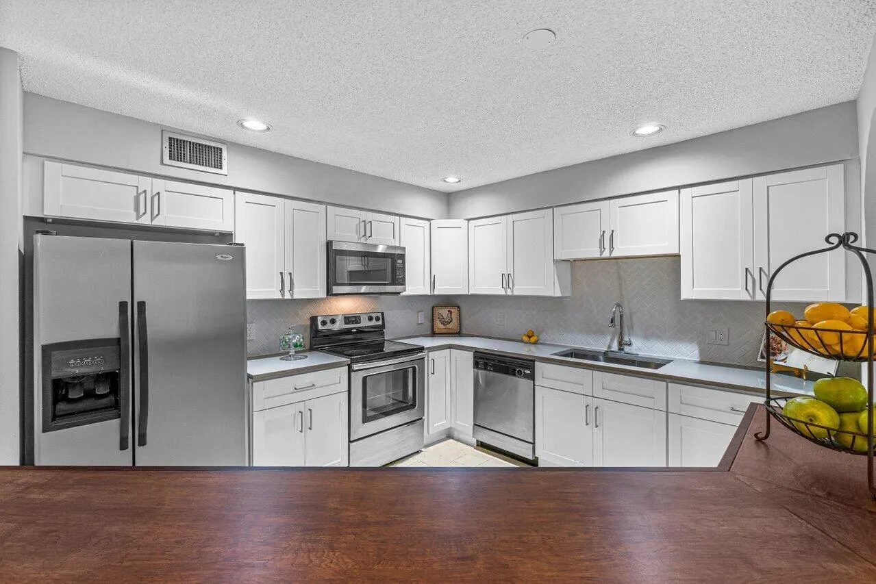 5540 Coach House Circle, #B