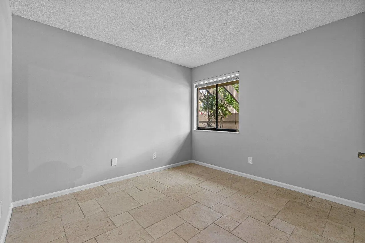 5540 Coach House Circle, #B