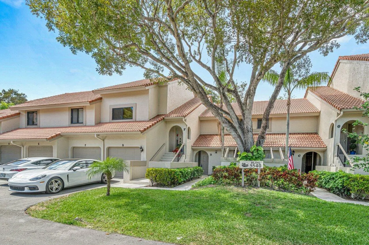 5540 Coach House Circle, #B