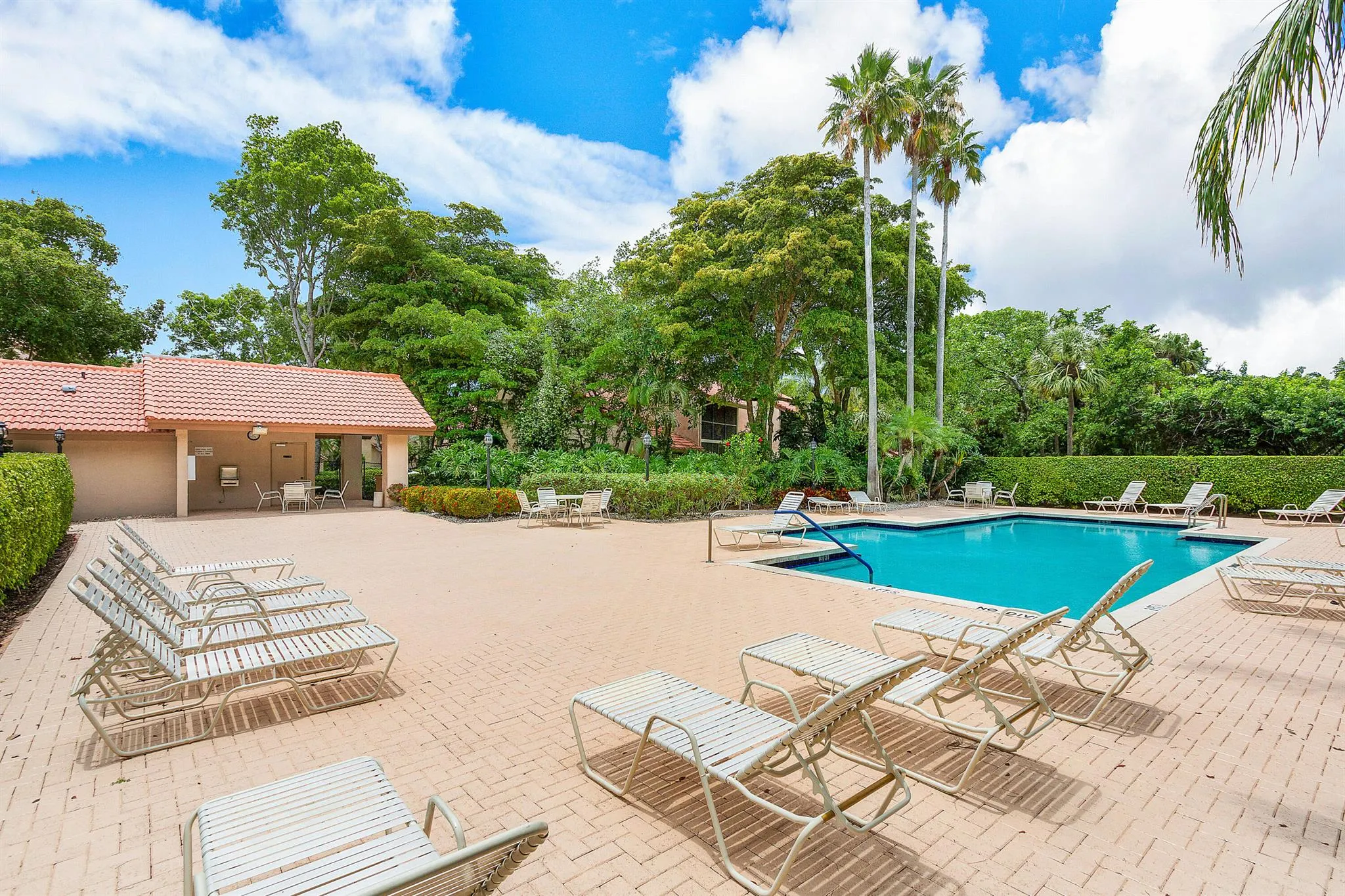5540 Coach House Circle, #B