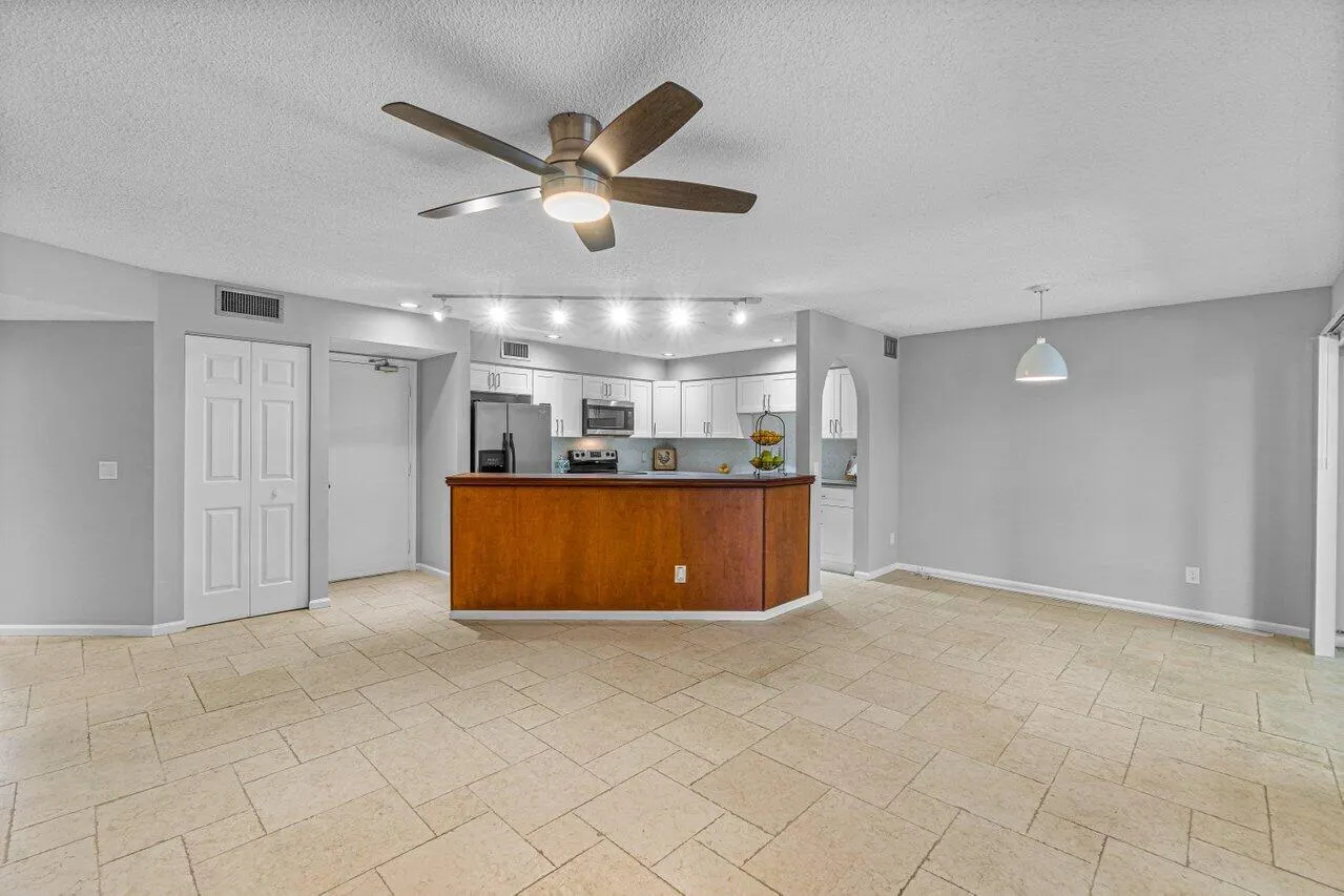 5540 Coach House Circle, #B