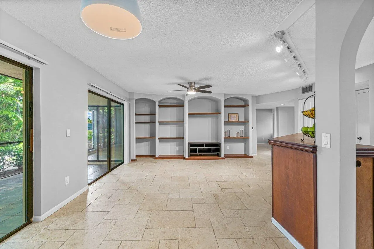 5540 Coach House Circle, #B