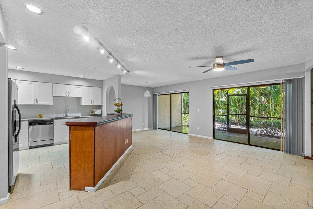 5540 Coach House Circle, #B