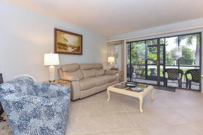 1605 S Us Highway 1, #V2-103