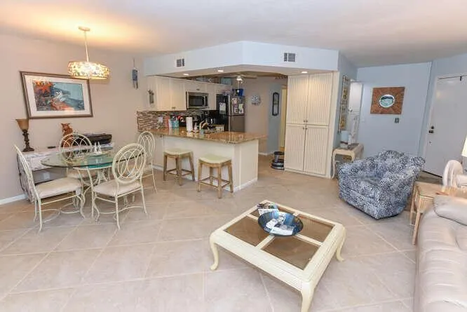 1605 S Us Highway 1, #V2-103