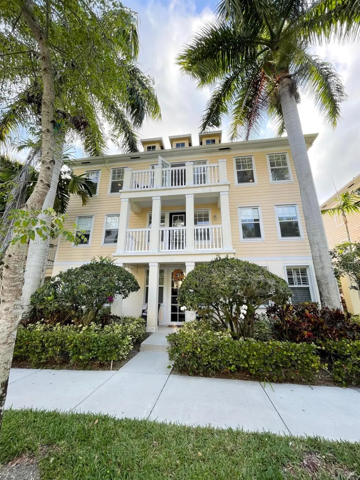 276 Murcia Drive, #301
