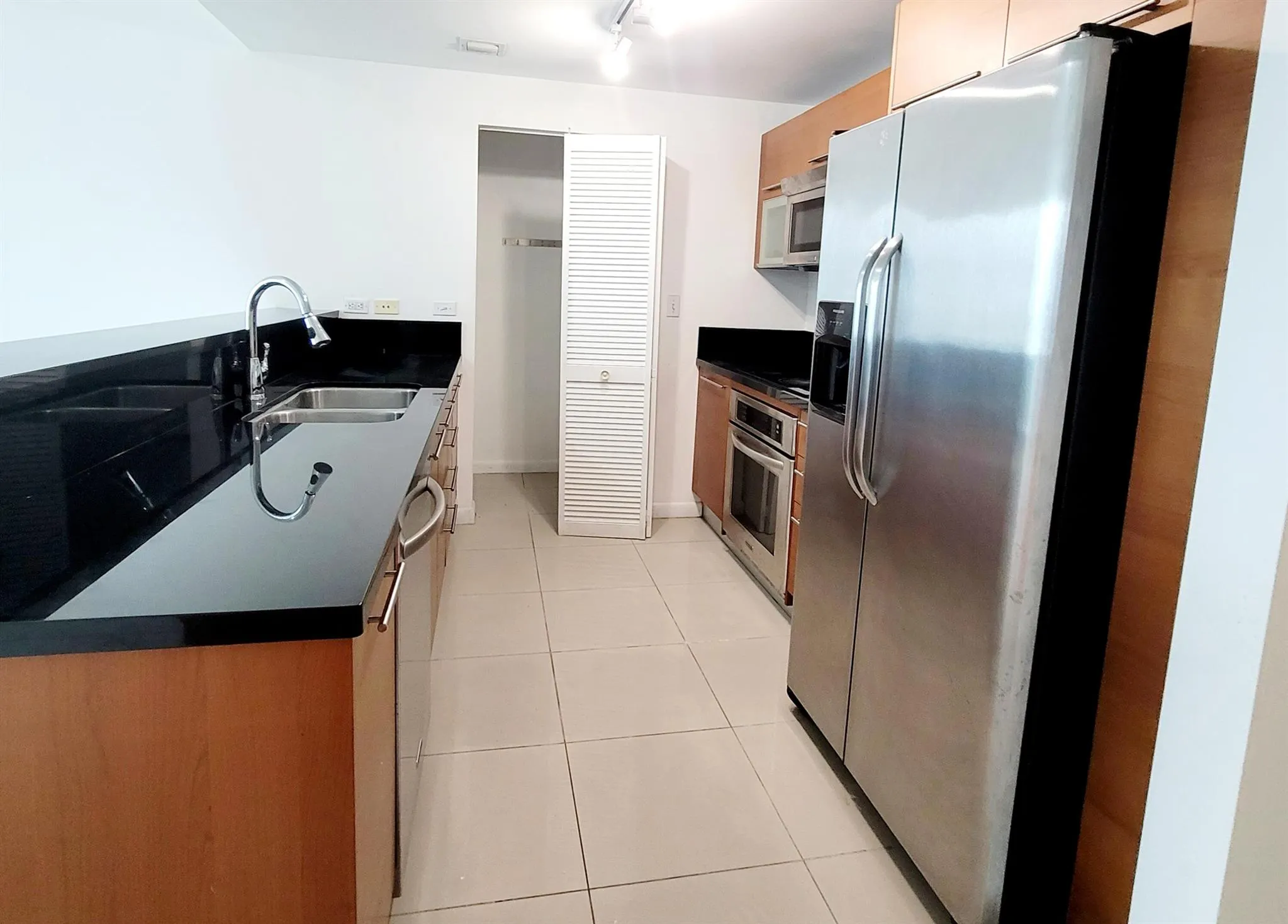244 Biscayne Boulevard, #2710