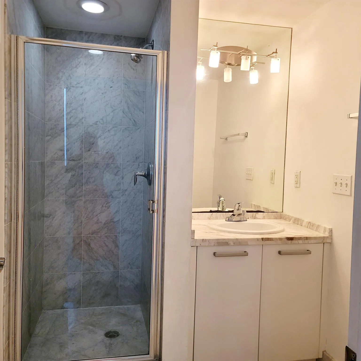 244 Biscayne Boulevard, #2710