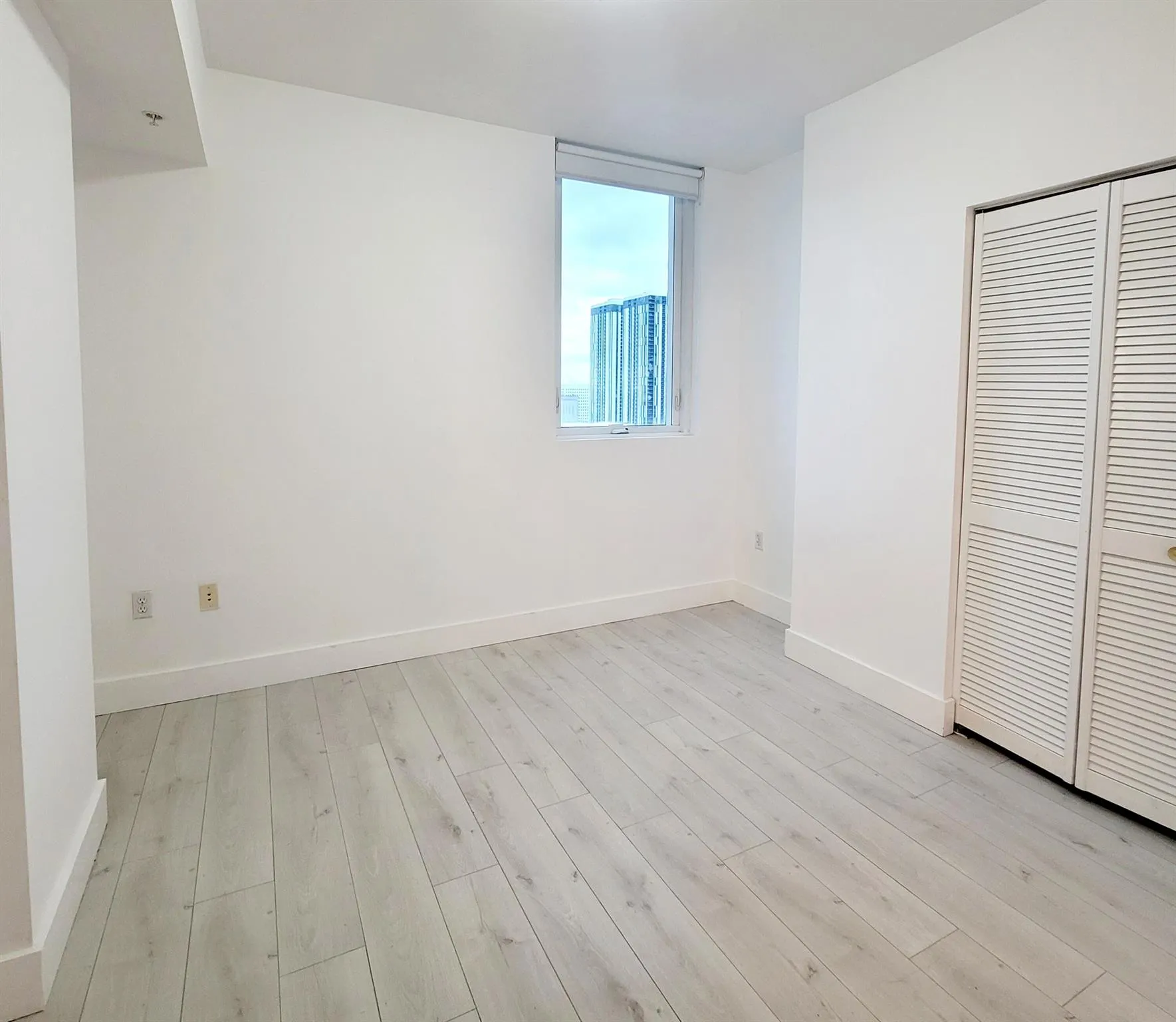 244 Biscayne Boulevard, #2710