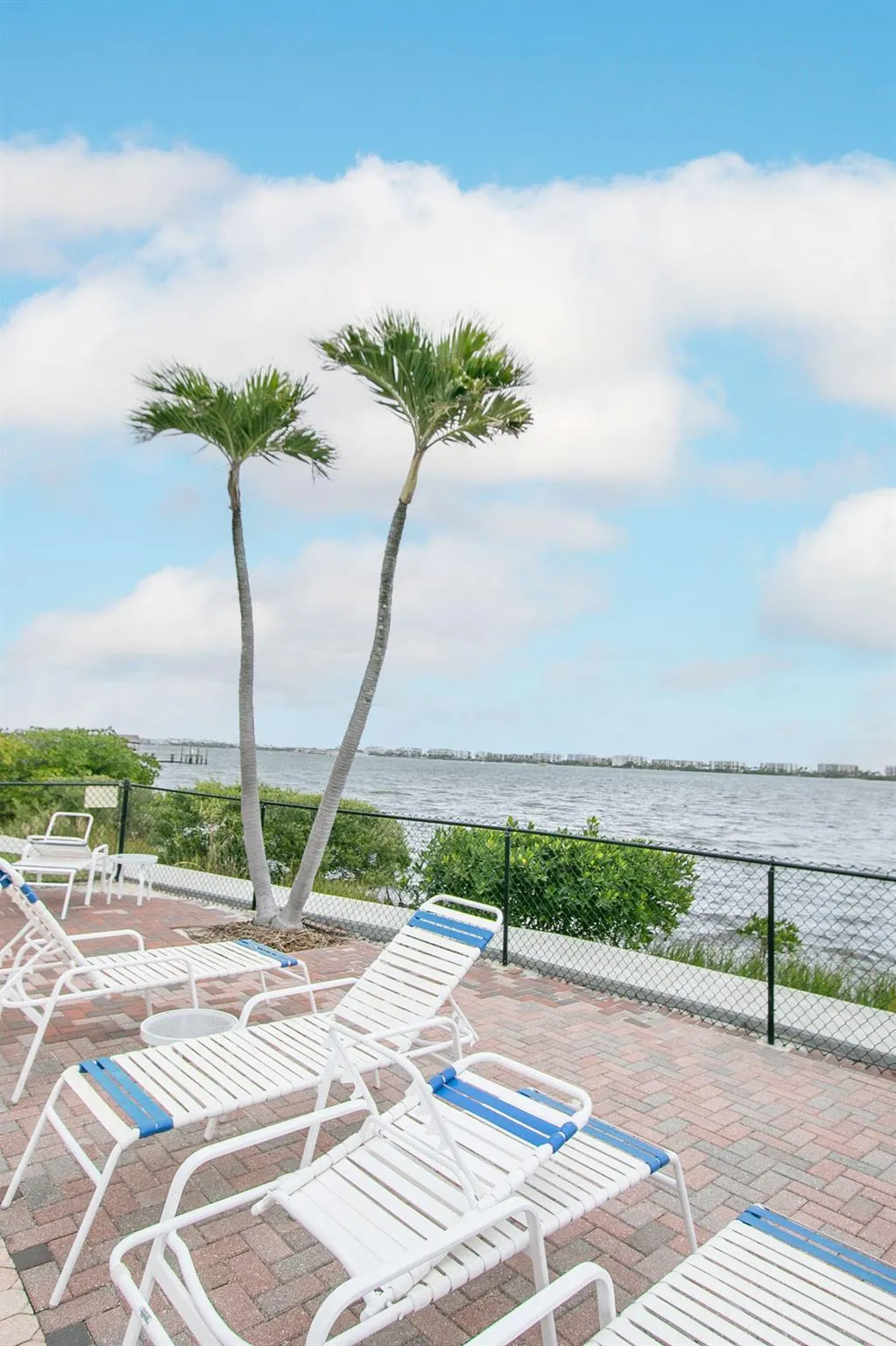 1502 S Lakeside Drive, #410