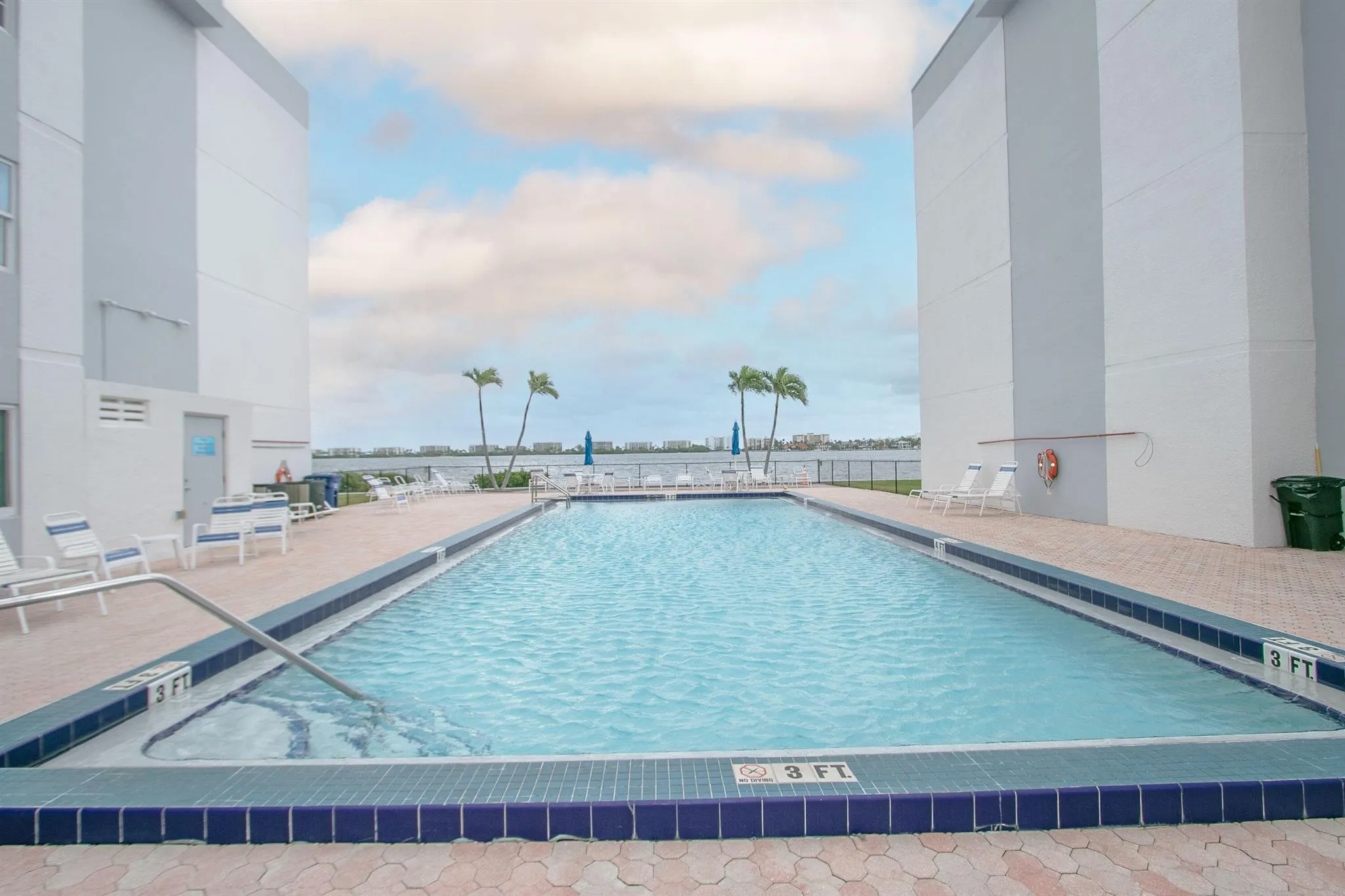 1502 S Lakeside Drive, #410