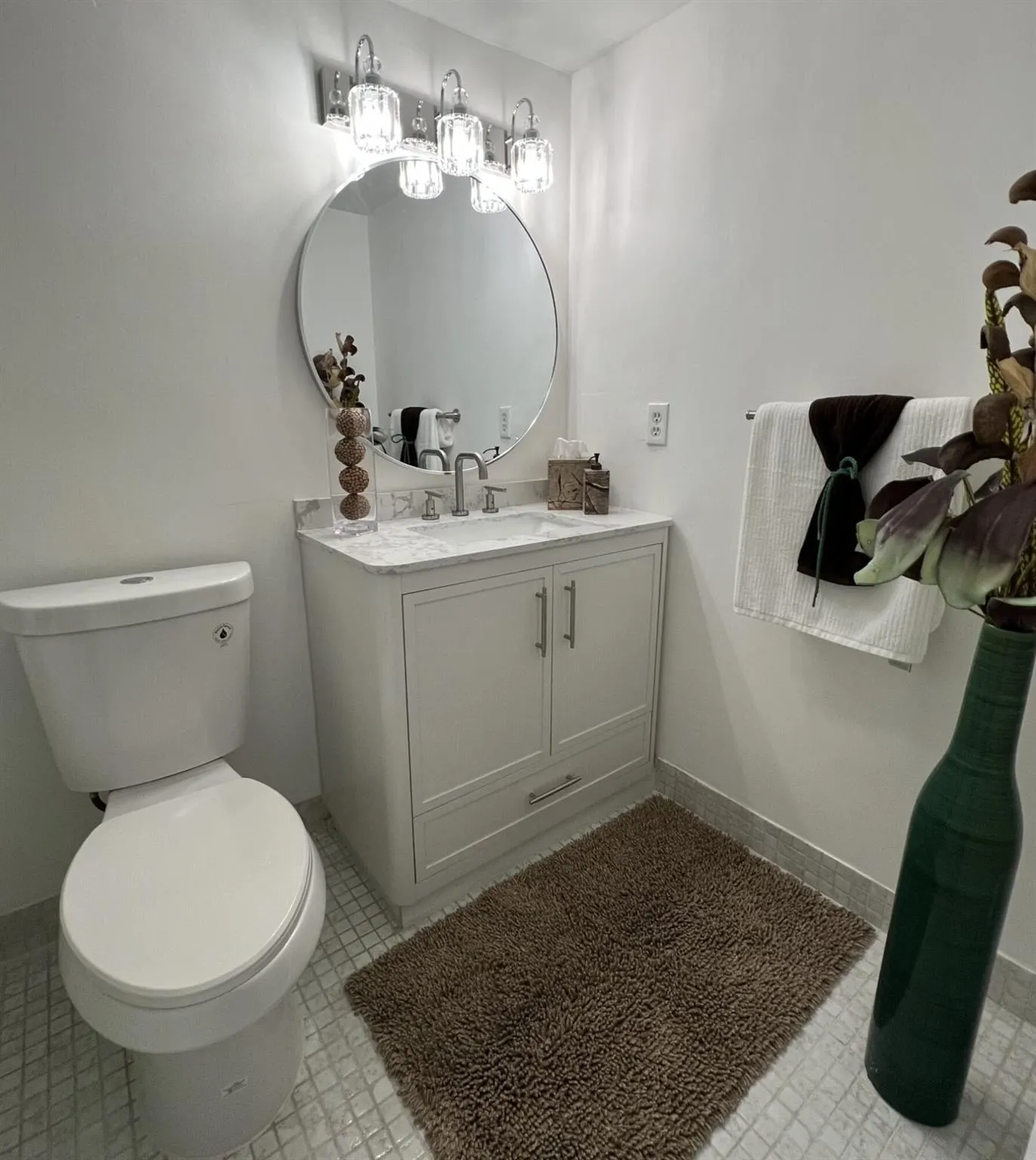 1502 S Lakeside Drive, #410