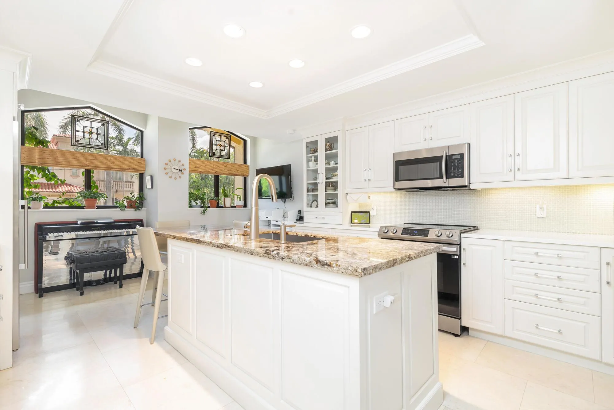 255 Everglade Avenue