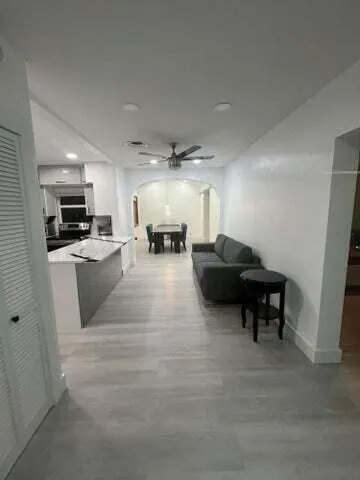 291 E Boca Raton Road