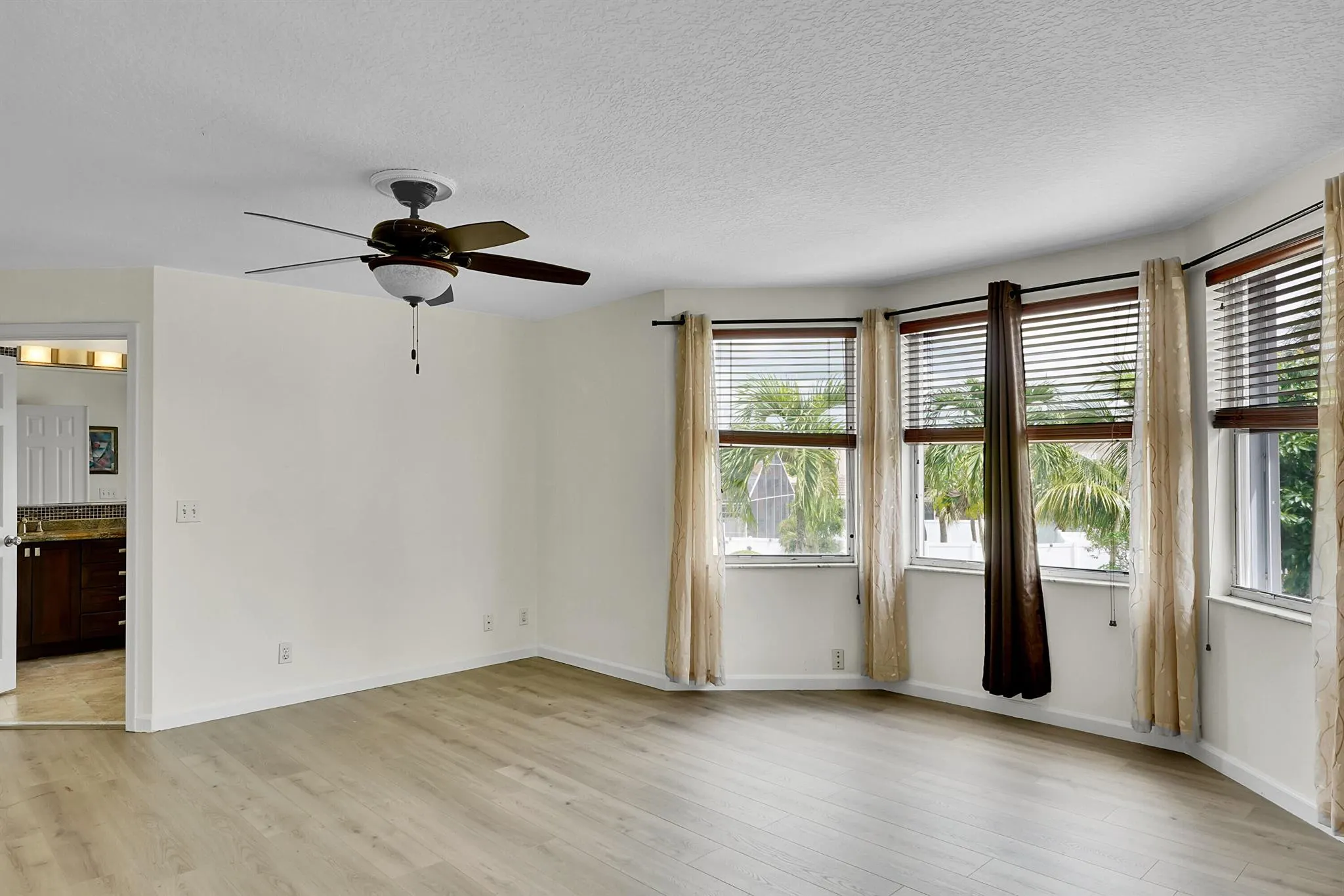 3354 W Greenview Terrace W