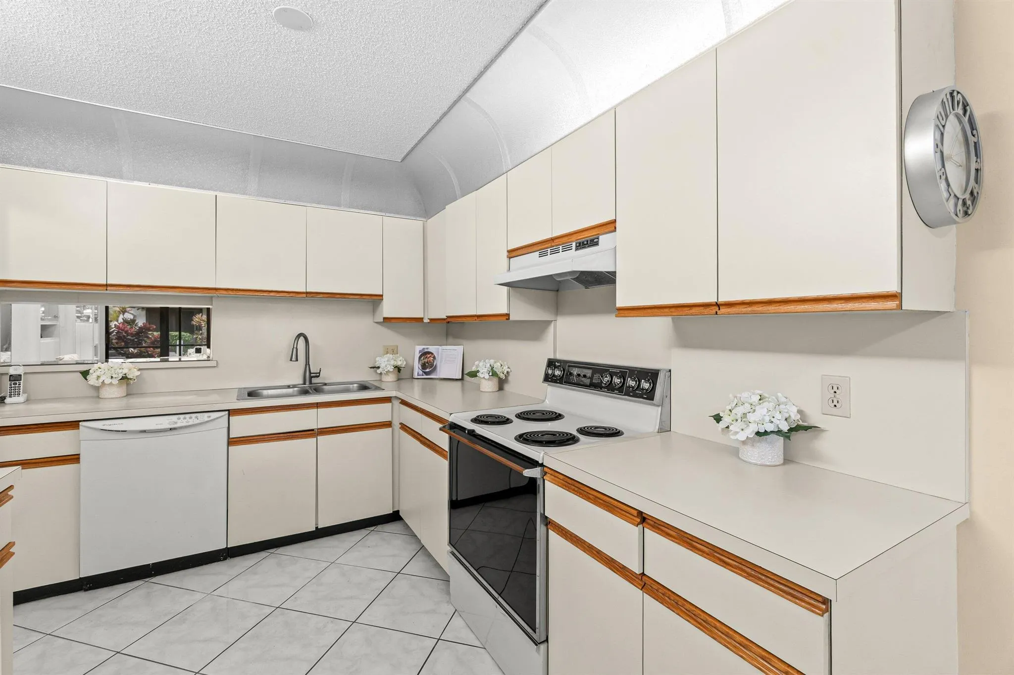 10059 Laurelwood Place