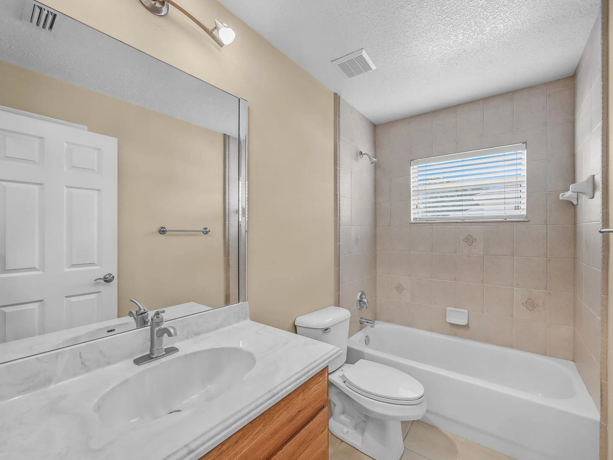 1718 SW Cecelia Lane