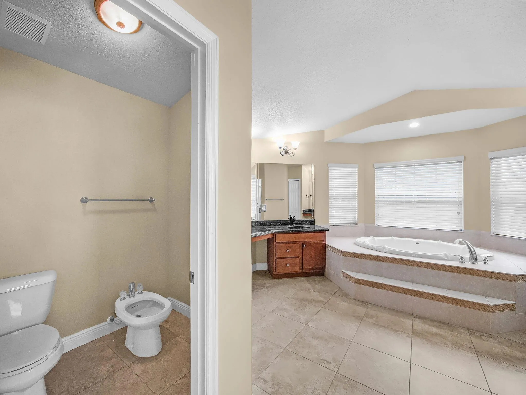 1718 SW Cecelia Lane