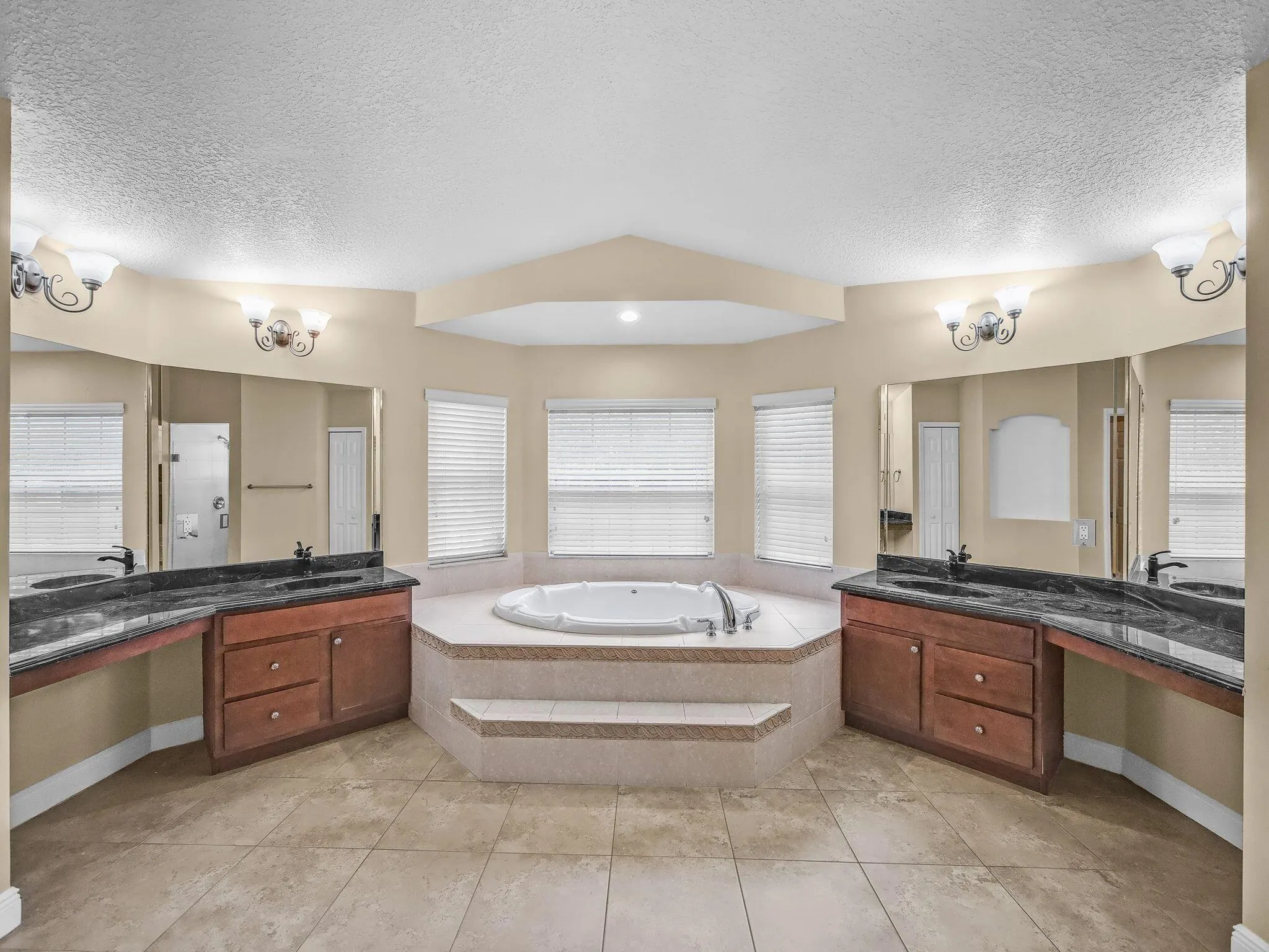 1718 SW Cecelia Lane