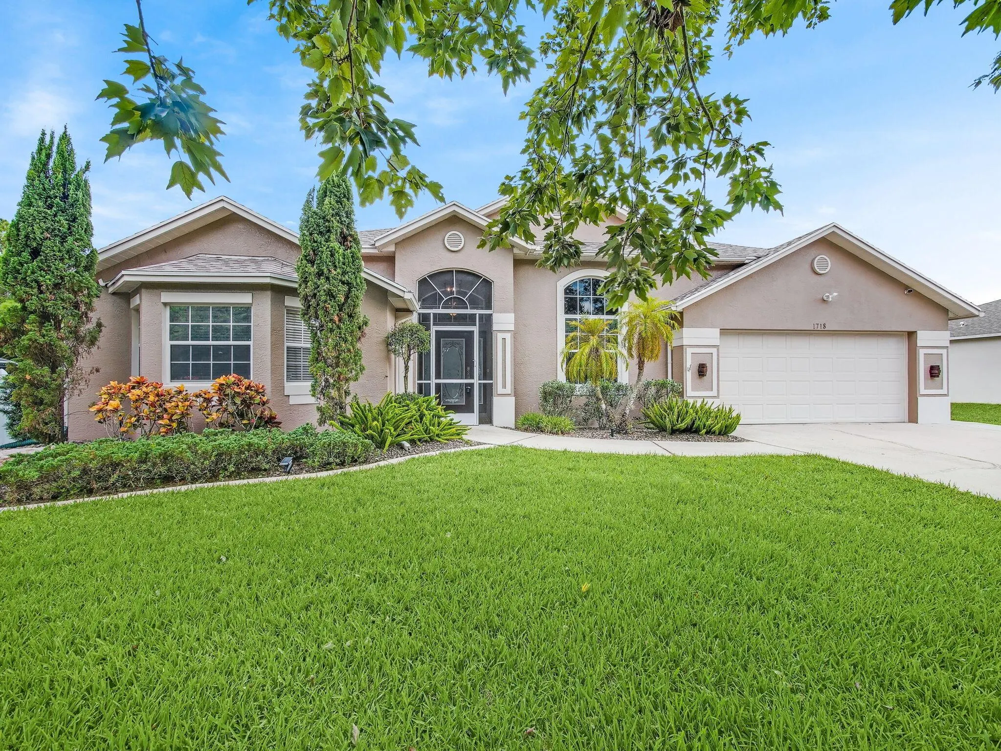 1718 SW Cecelia Lane