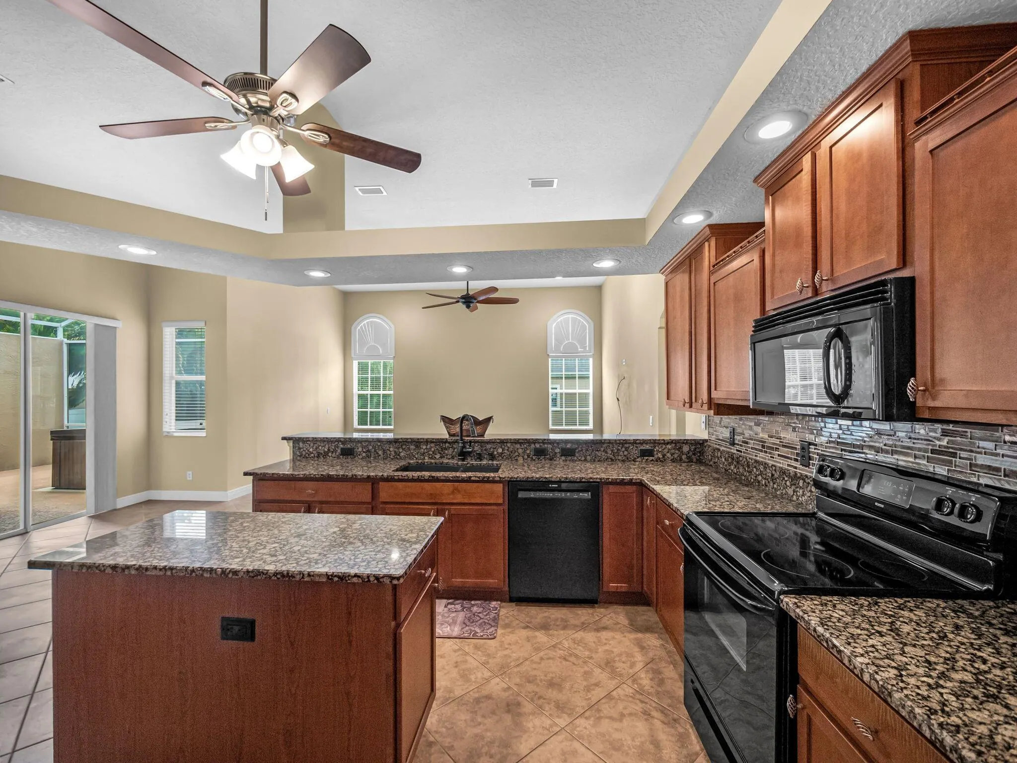 1718 SW Cecelia Lane