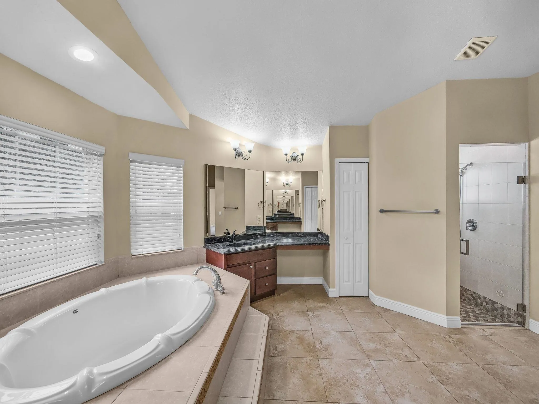 1718 SW Cecelia Lane