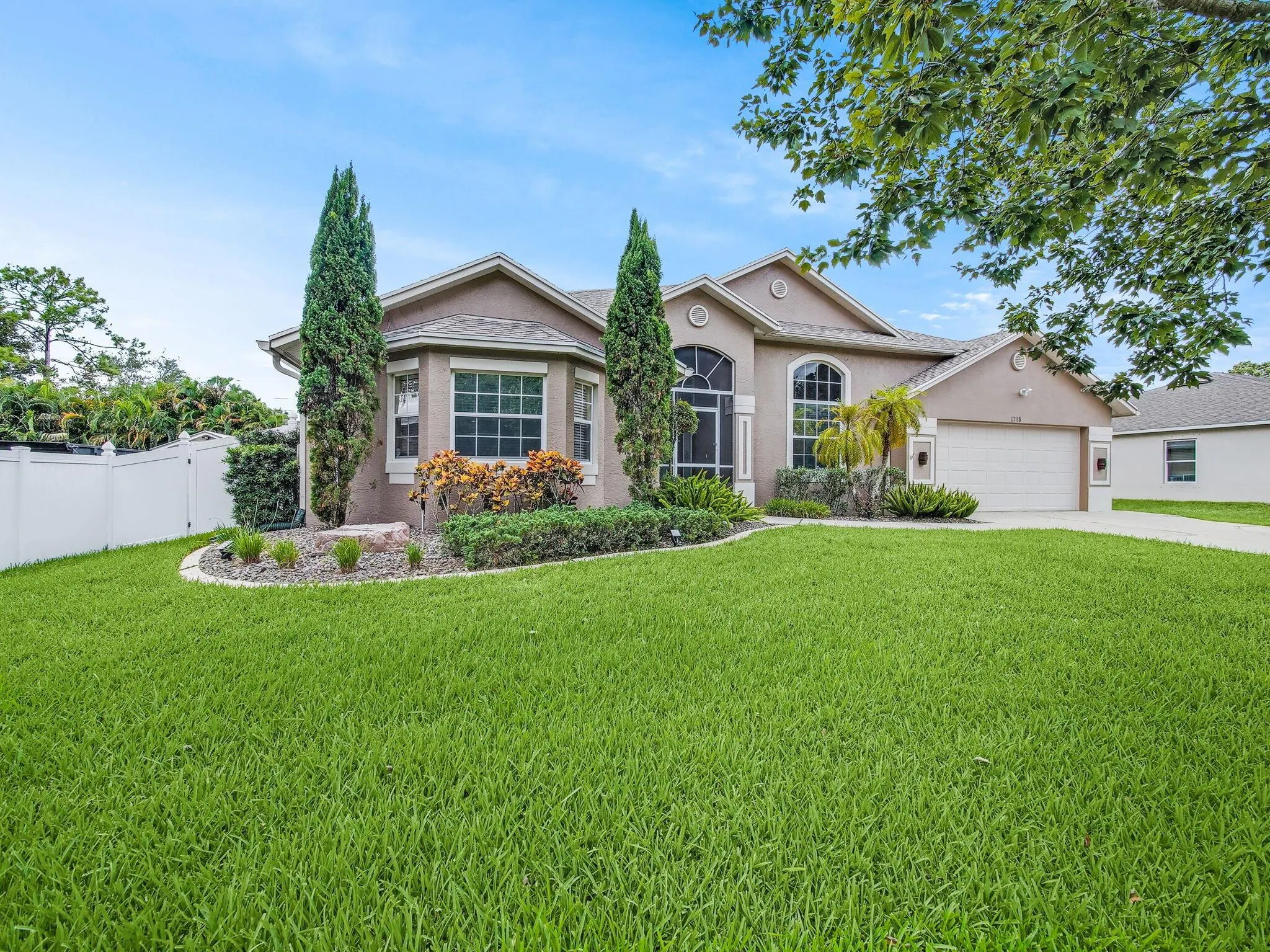 1718 SW Cecelia Lane