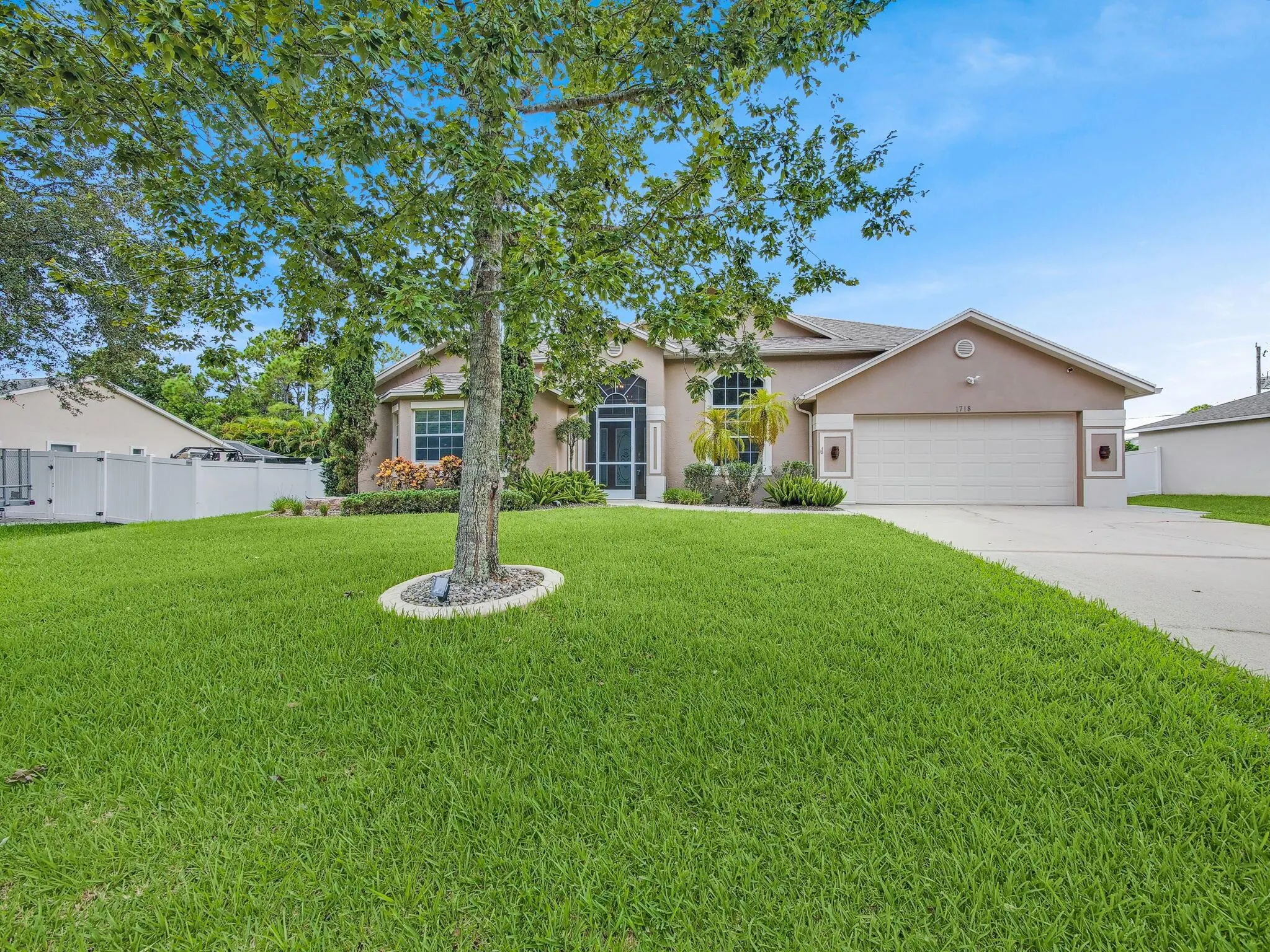 1718 SW Cecelia Lane