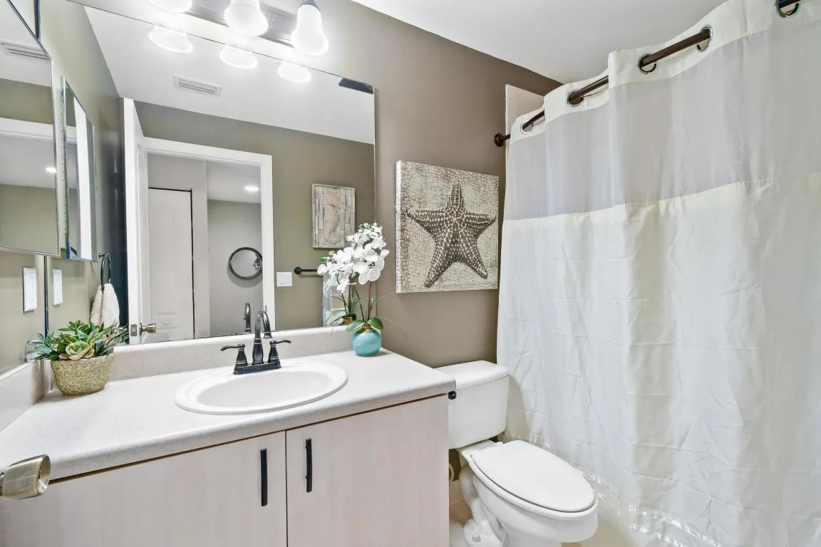 6143 Seminole Gardens Circle