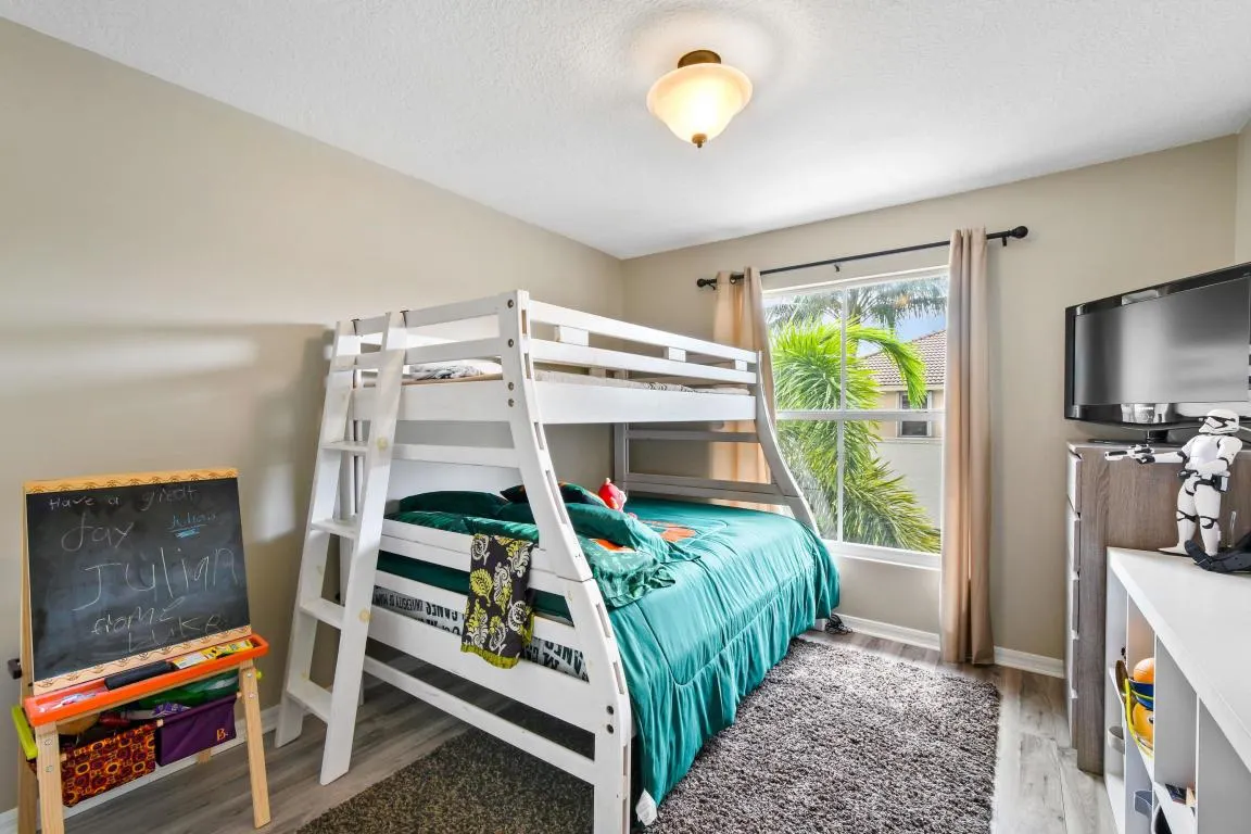 6143 Seminole Gardens Circle