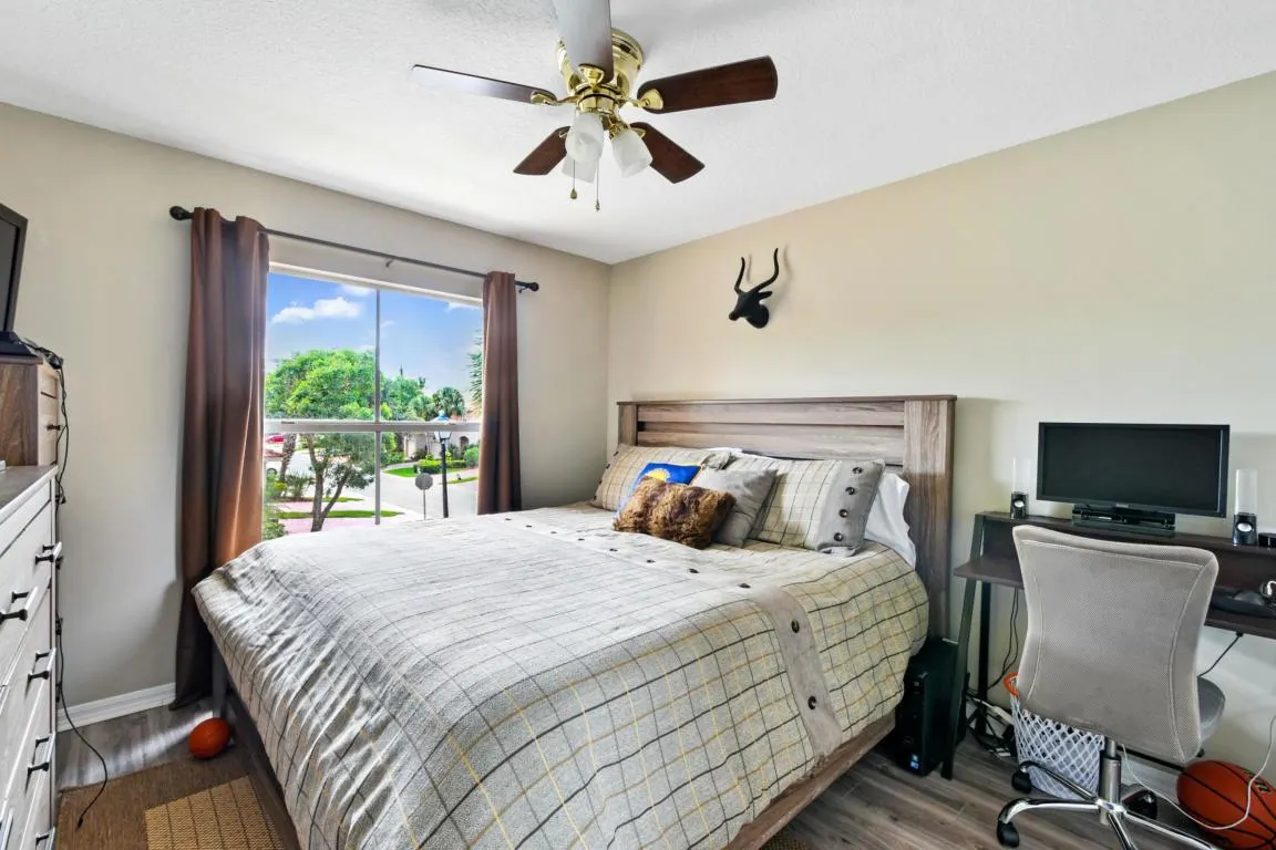 6143 Seminole Gardens Circle