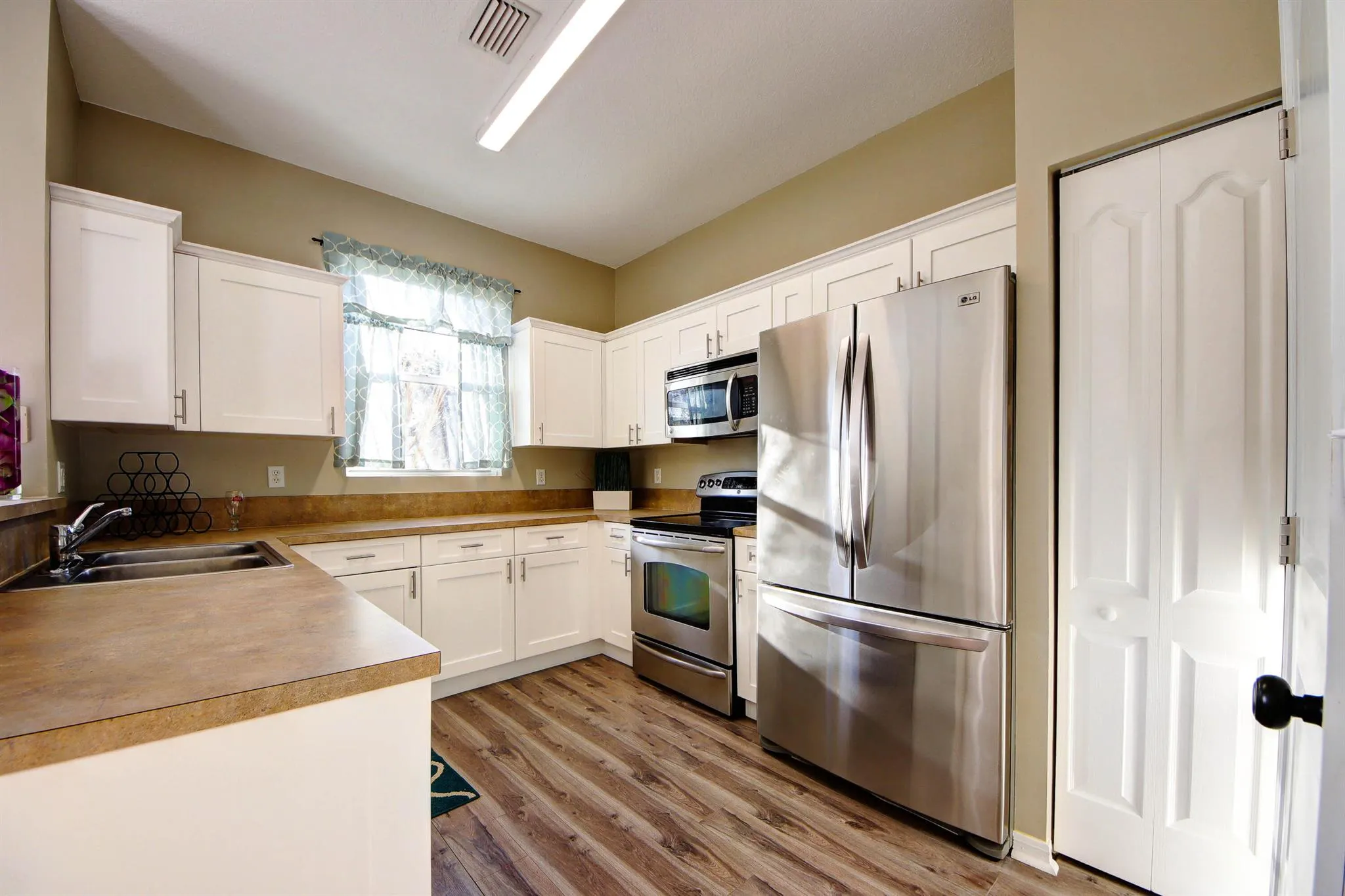 6143 Seminole Gardens Circle