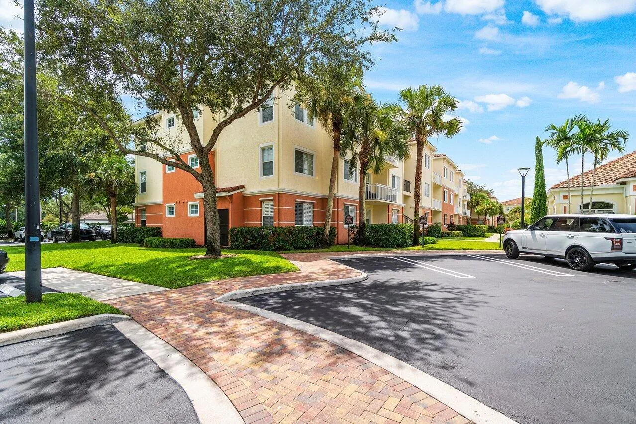 9901 Baywinds Drive, #3304