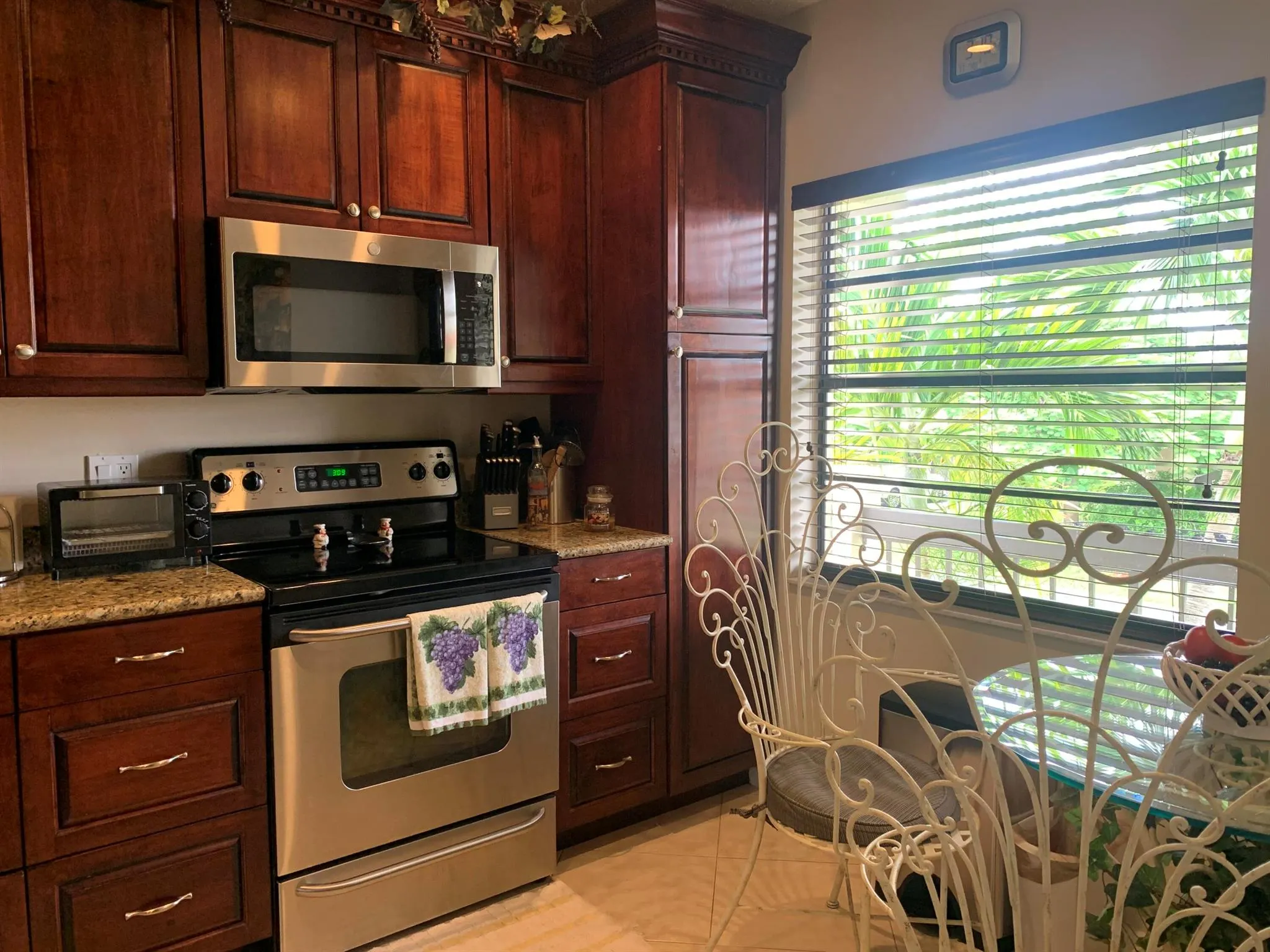 8520 Casa Del Lago, #F