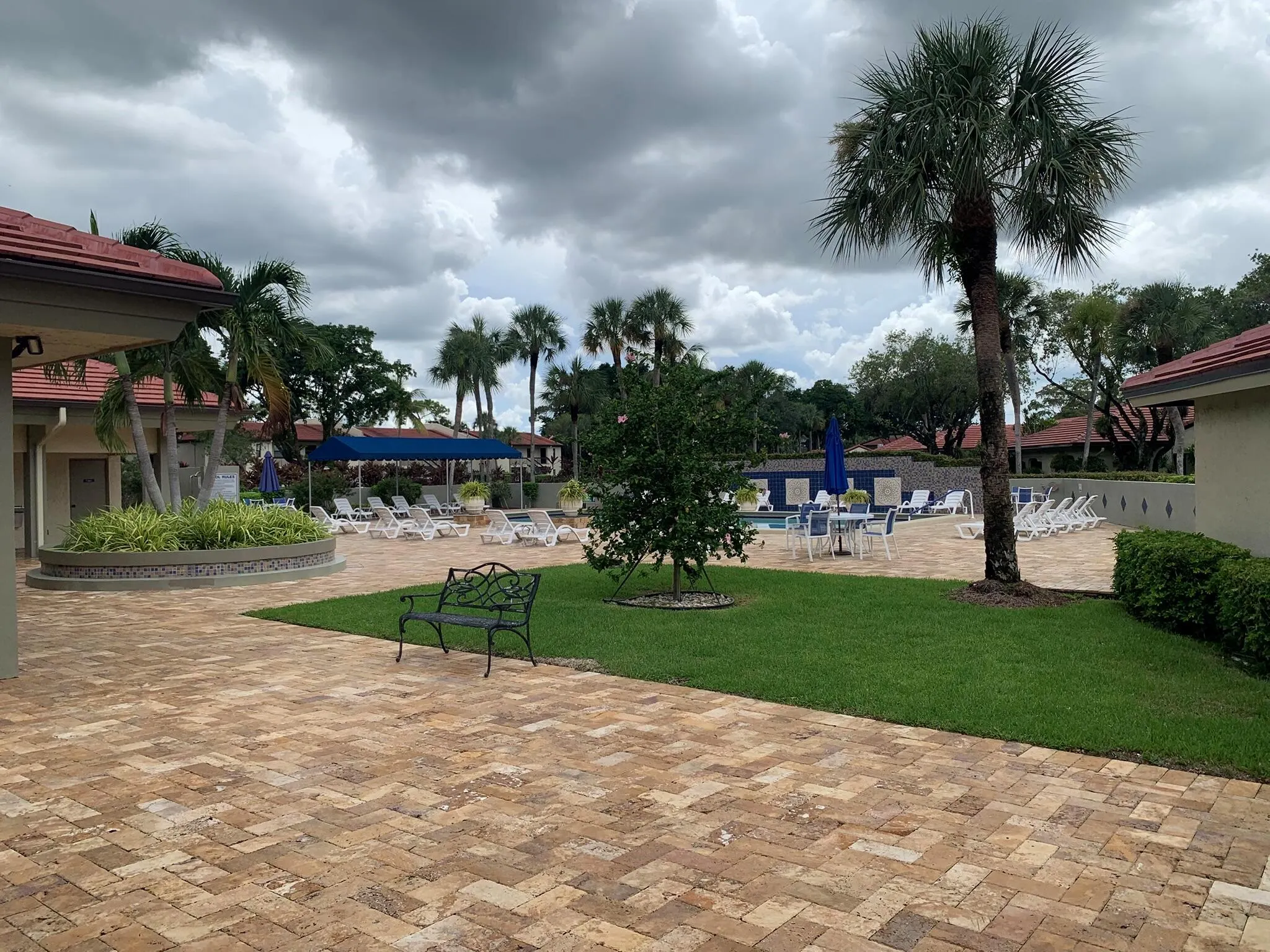 8520 Casa Del Lago, #F