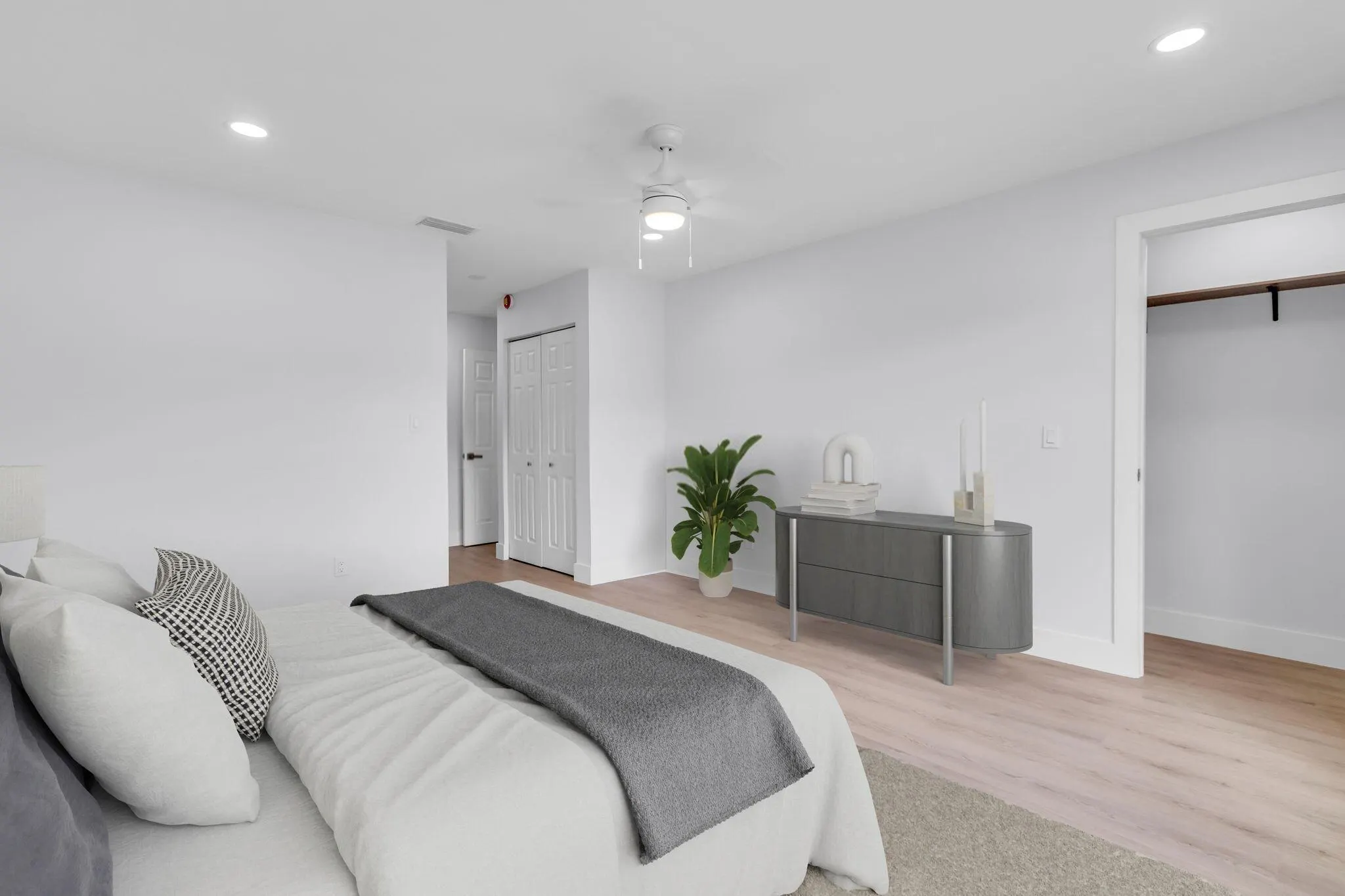 8535 Casa Del Lago, #F