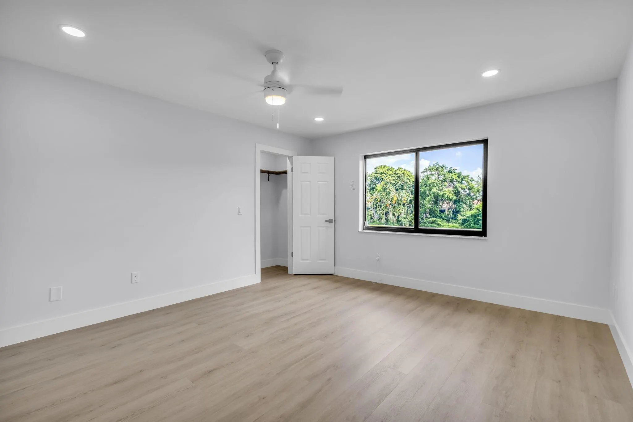 8535 Casa Del Lago, #F