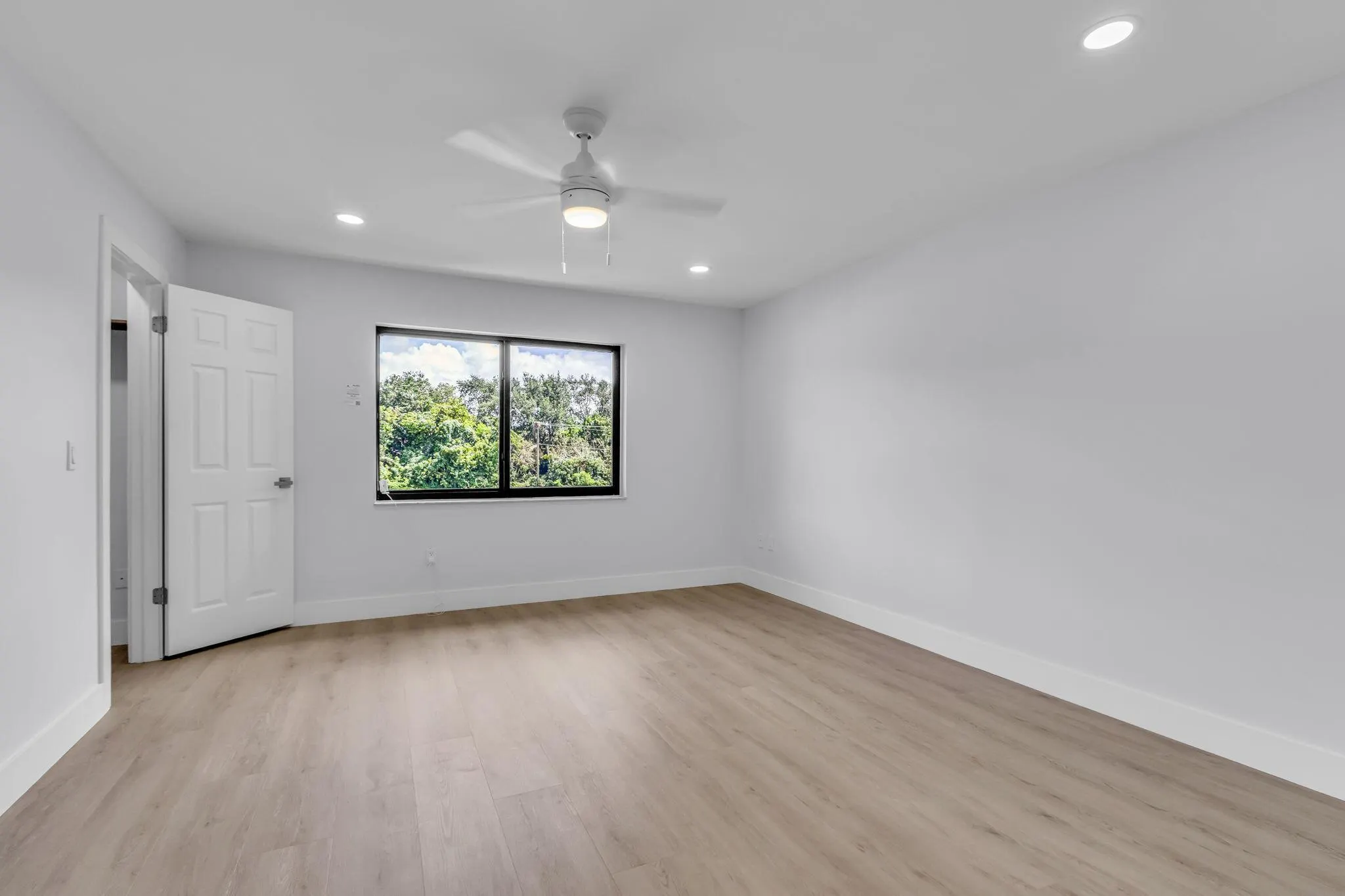 8535 Casa Del Lago, #F