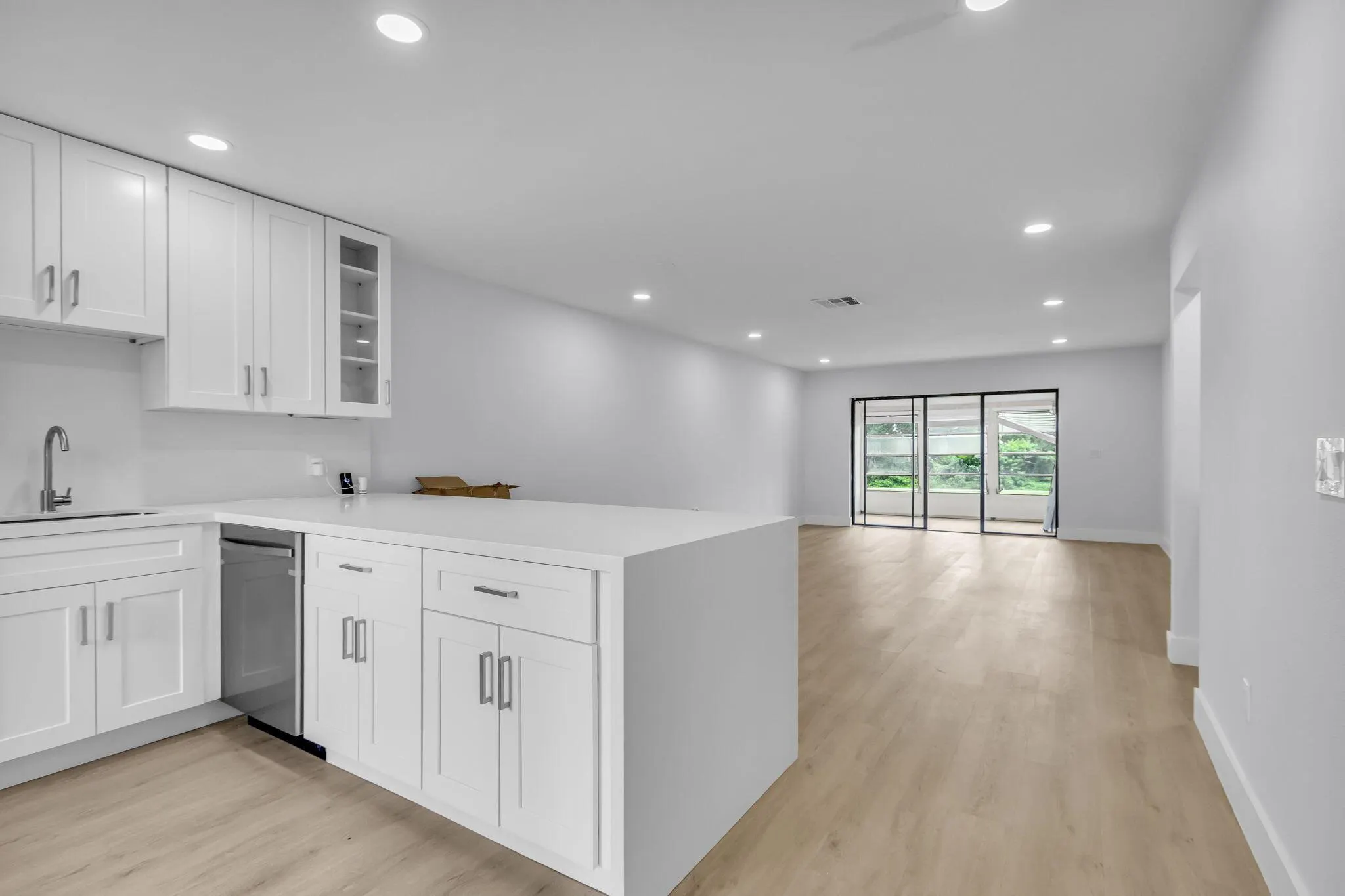 8535 Casa Del Lago, #F