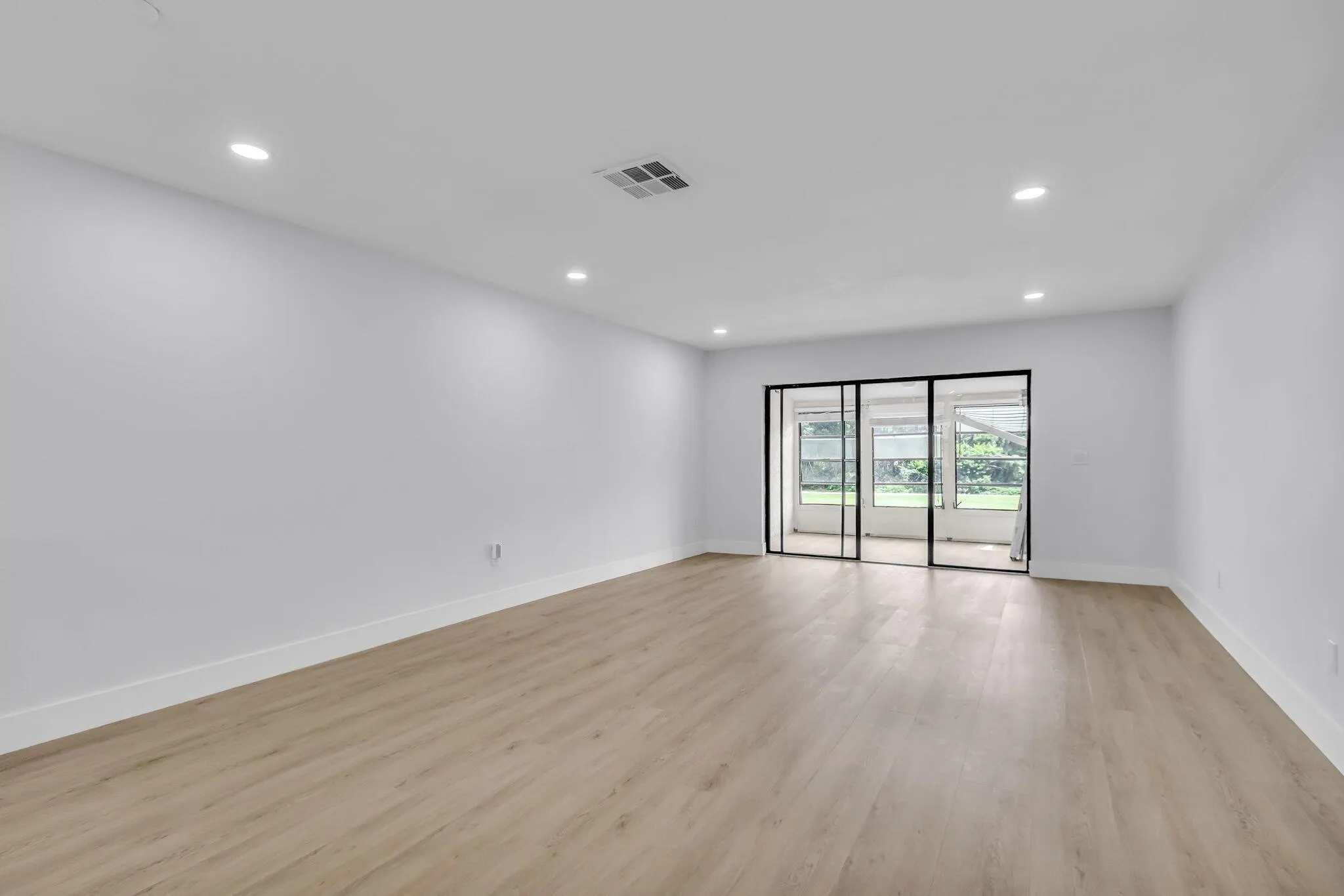 8535 Casa Del Lago, #F