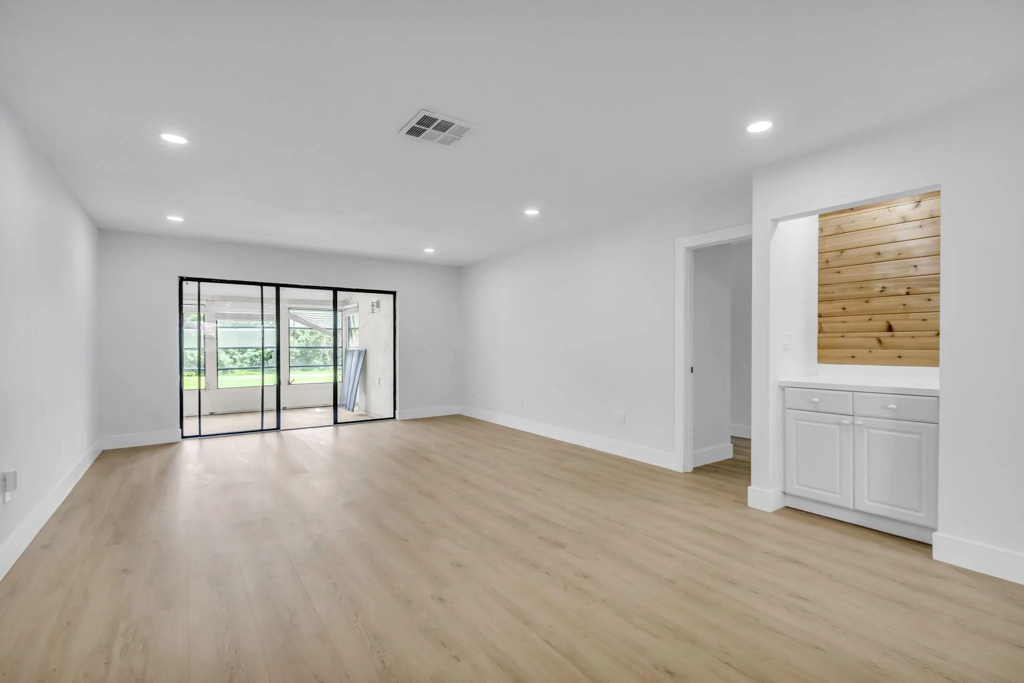8535 Casa Del Lago, #F