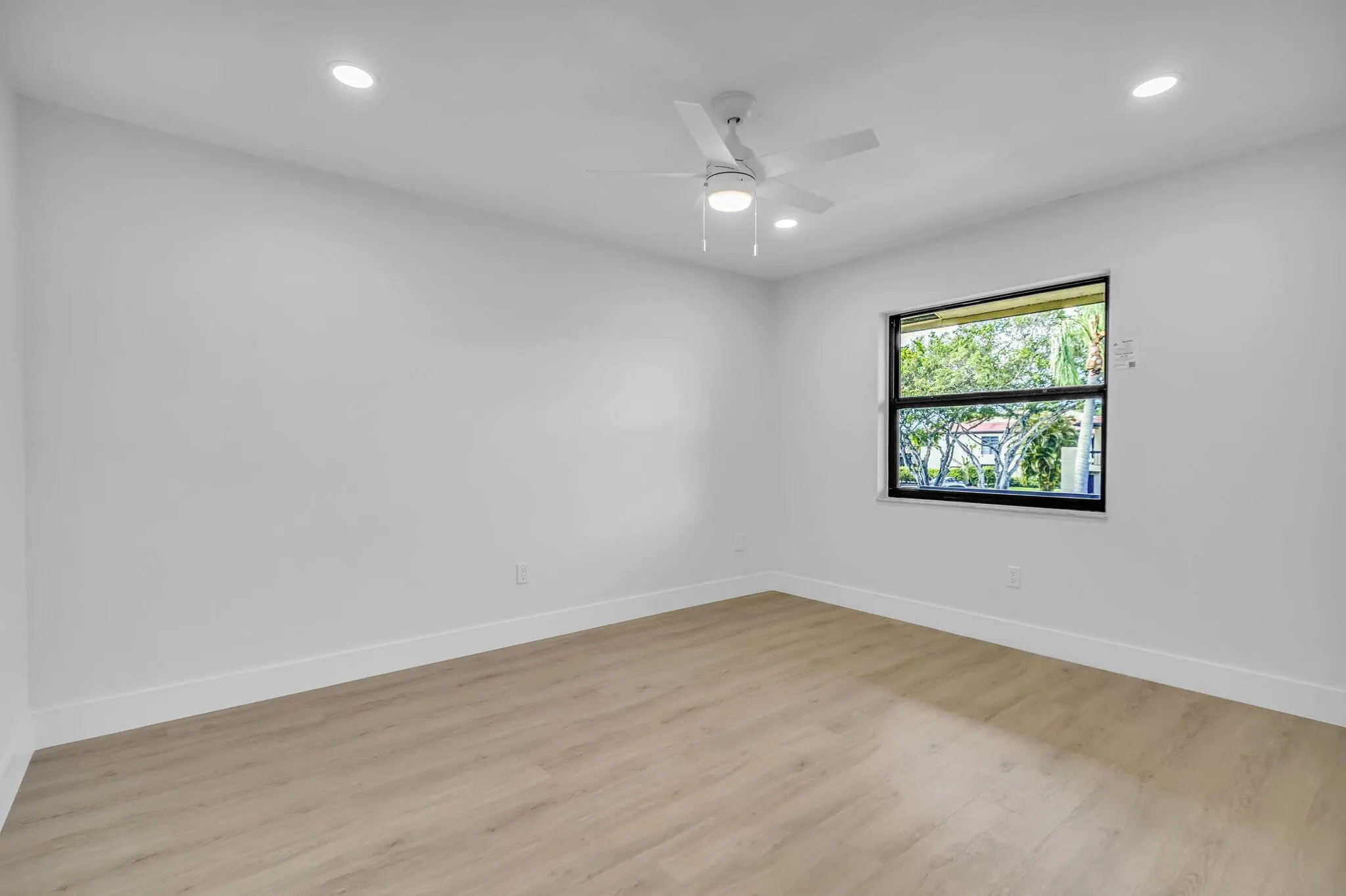 8535 Casa Del Lago, #F