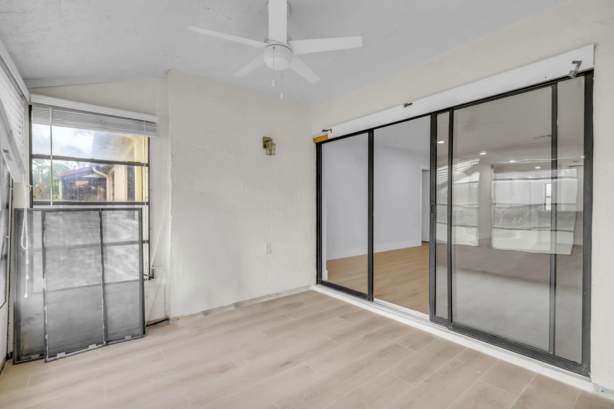 8535 Casa Del Lago, #F