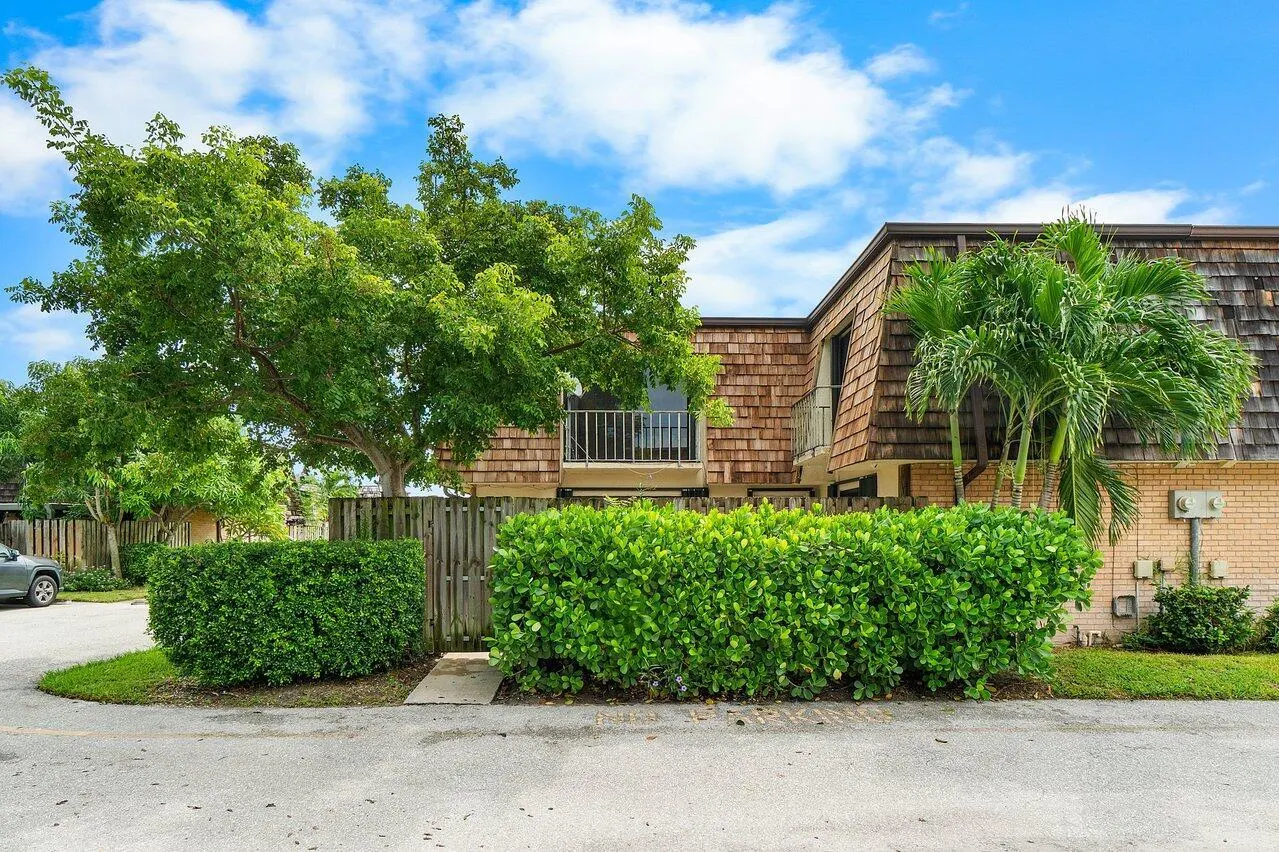 76 Lake Arbor Drive