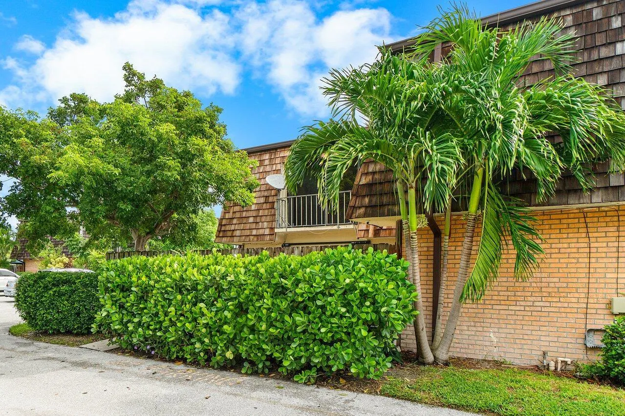 76 Lake Arbor Drive
