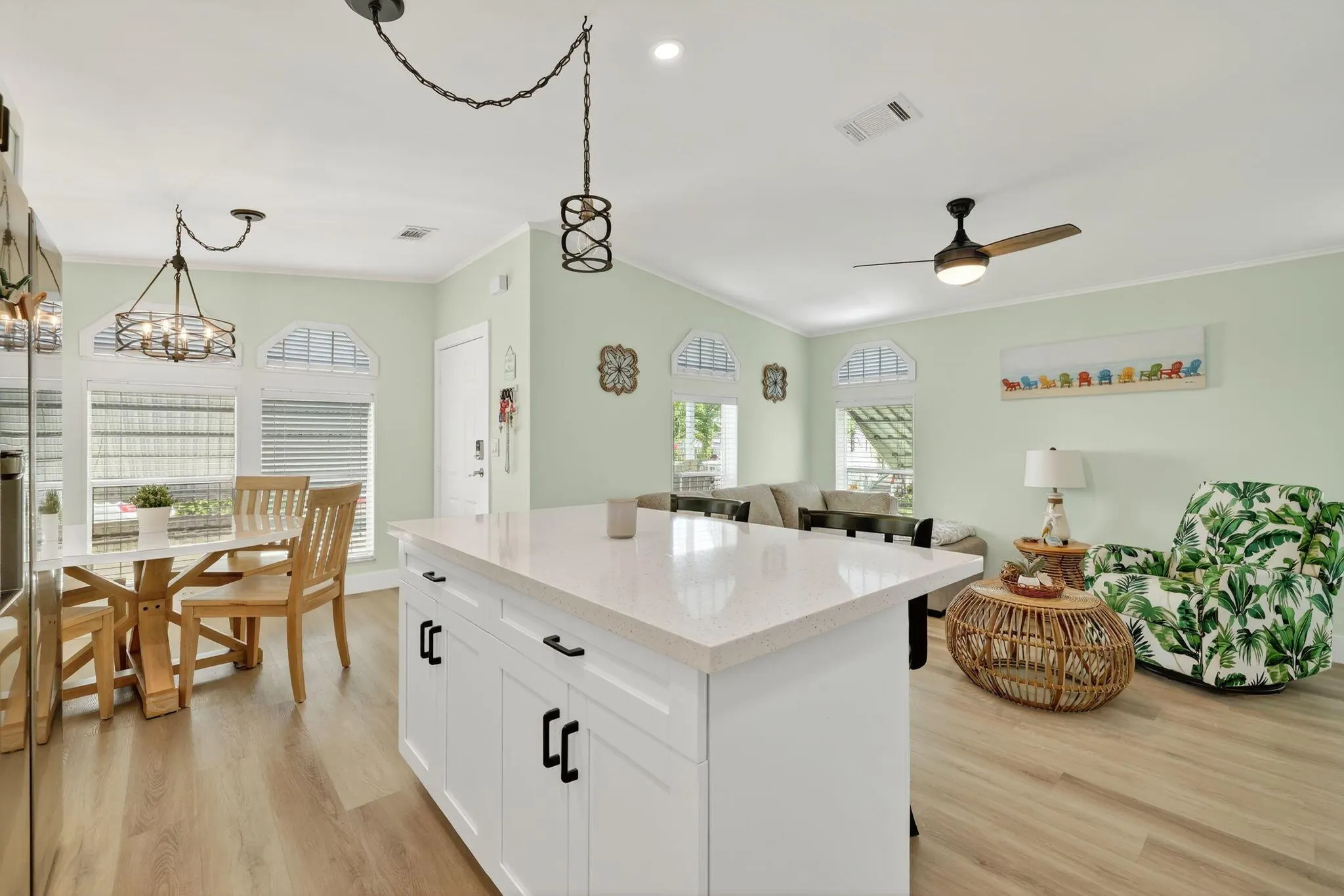 566 Nettles Boulevard